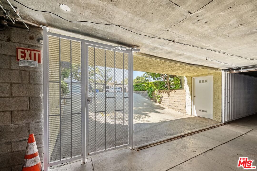 Santa Monica, California, 90404, United States, 3 Bedrooms Bedrooms, ,3 BathroomsBathrooms,Residential,For Sale,1779157