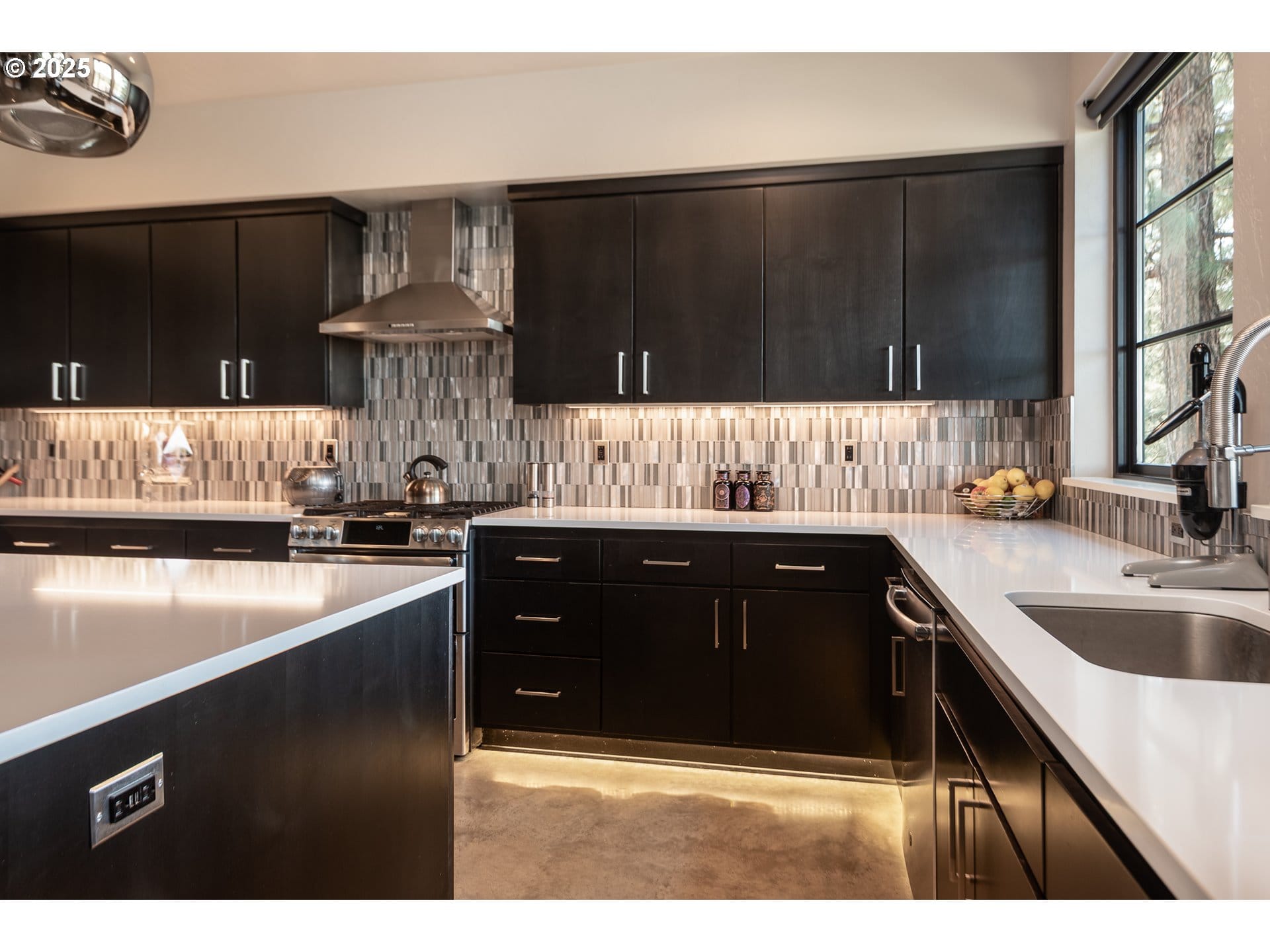  21060 KNOTT RD Bend, OR 97702 - 物件實景