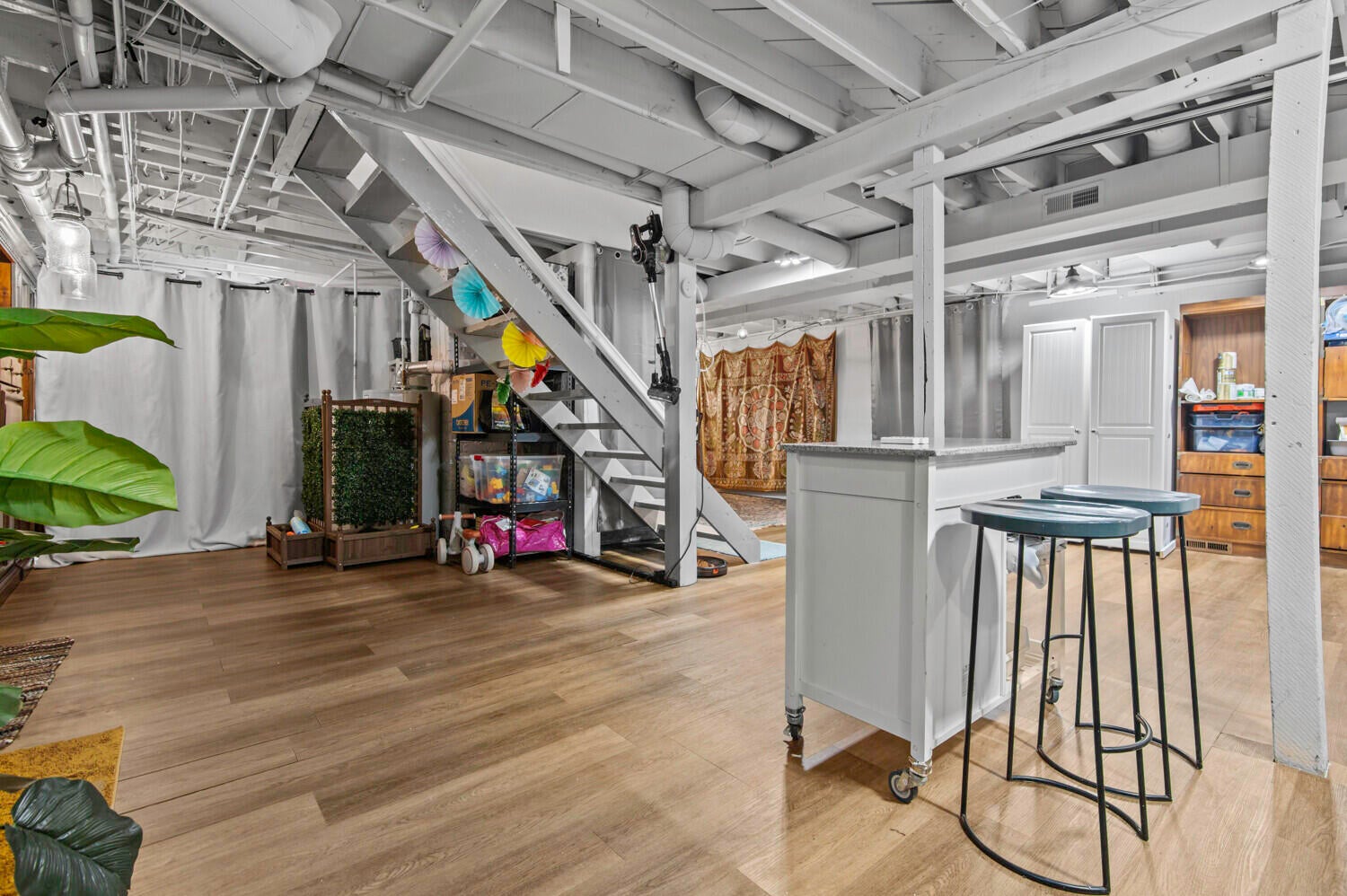 Ann Arbor, Michigan, 48103, United States, 4 Bedrooms Bedrooms, ,3 BathroomsBathrooms,Residential,For Sale,1991262