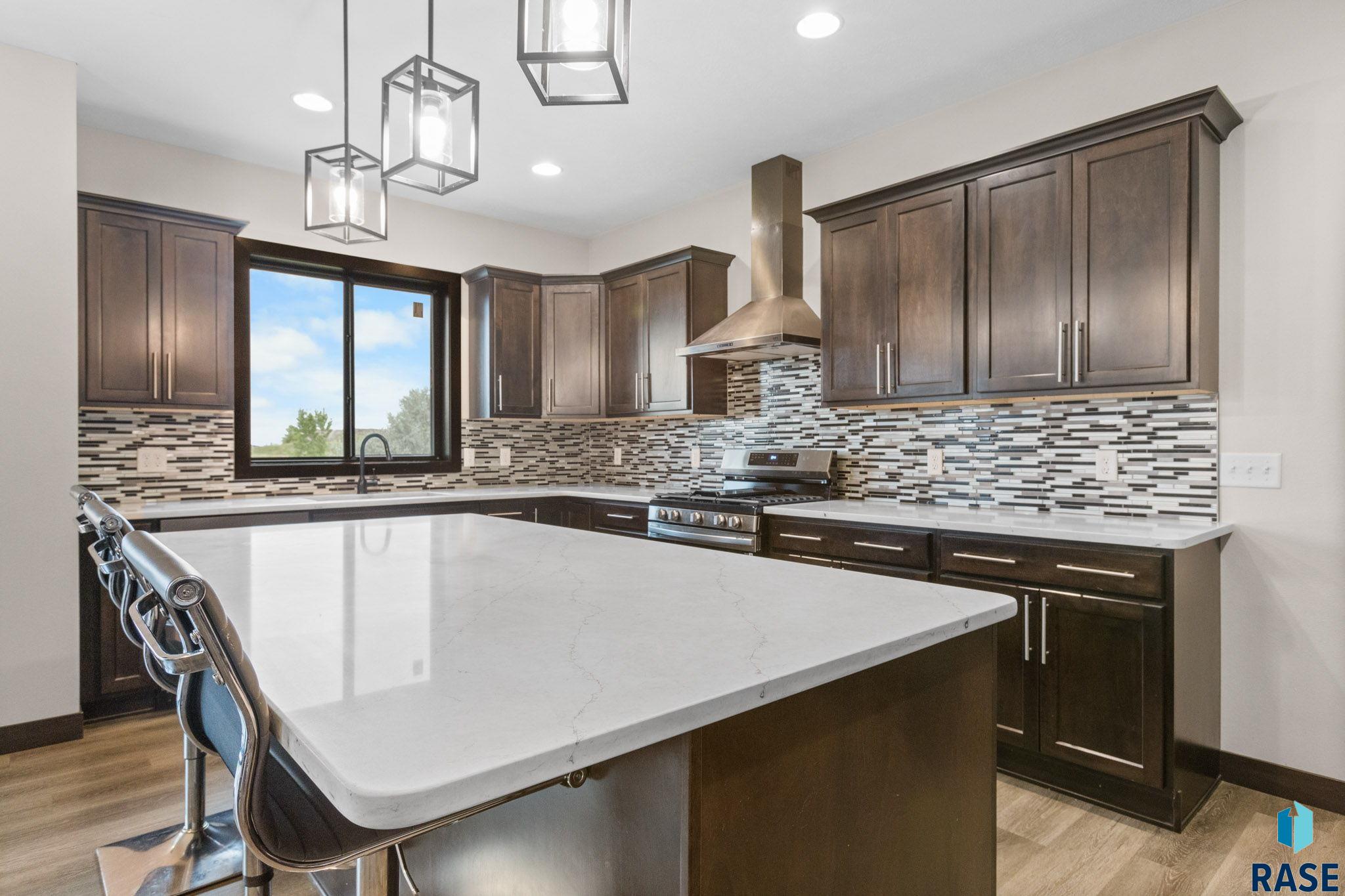 Sioux Falls, South Dakota, 57103, United States, 6 Bedrooms Bedrooms, ,4 BathroomsBathrooms,Residential,For Sale,1898339