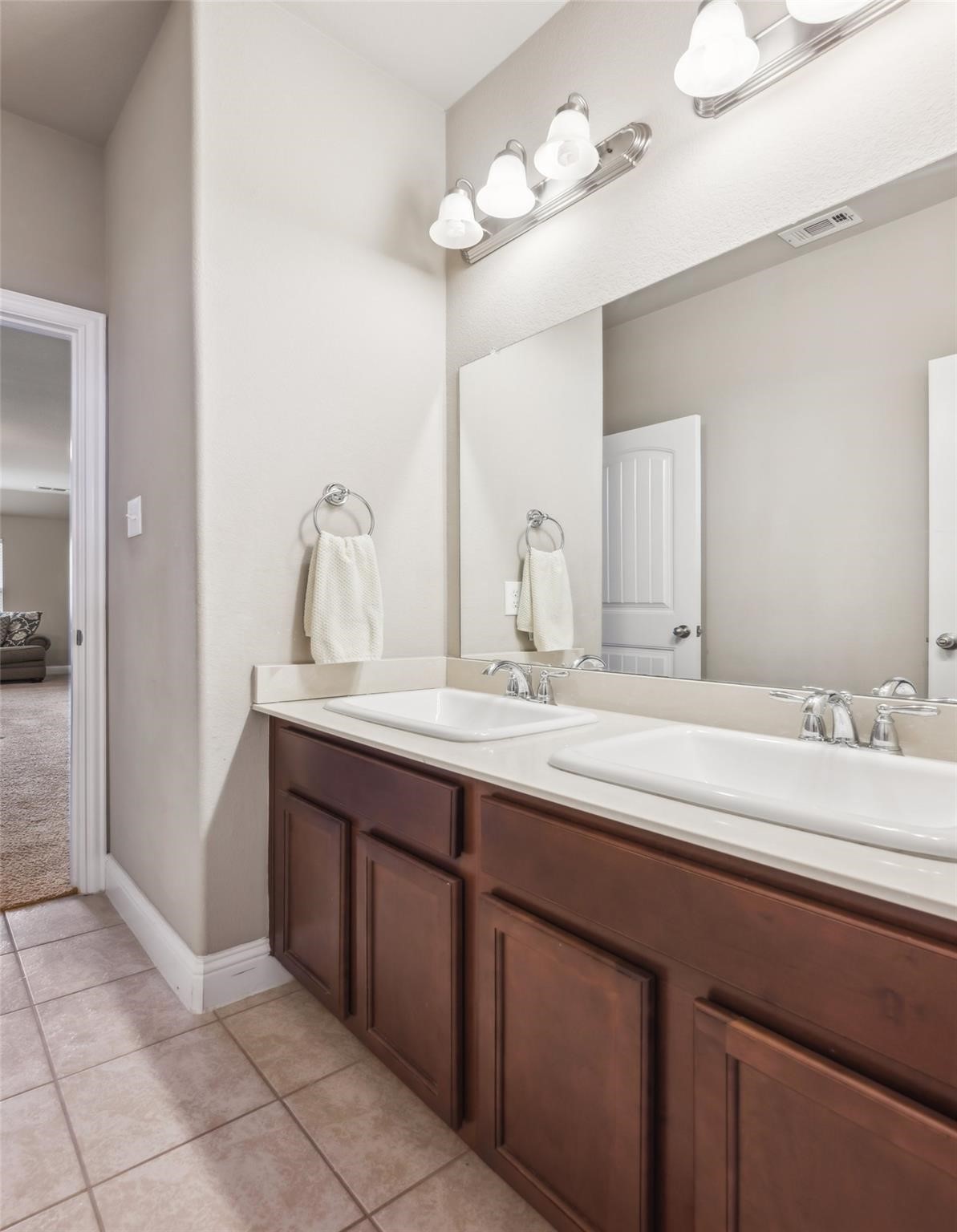 Little Elm, Texas, 75068, United States, 5 Bedrooms Bedrooms, ,4 BathroomsBathrooms,Residential,For Sale,1971271