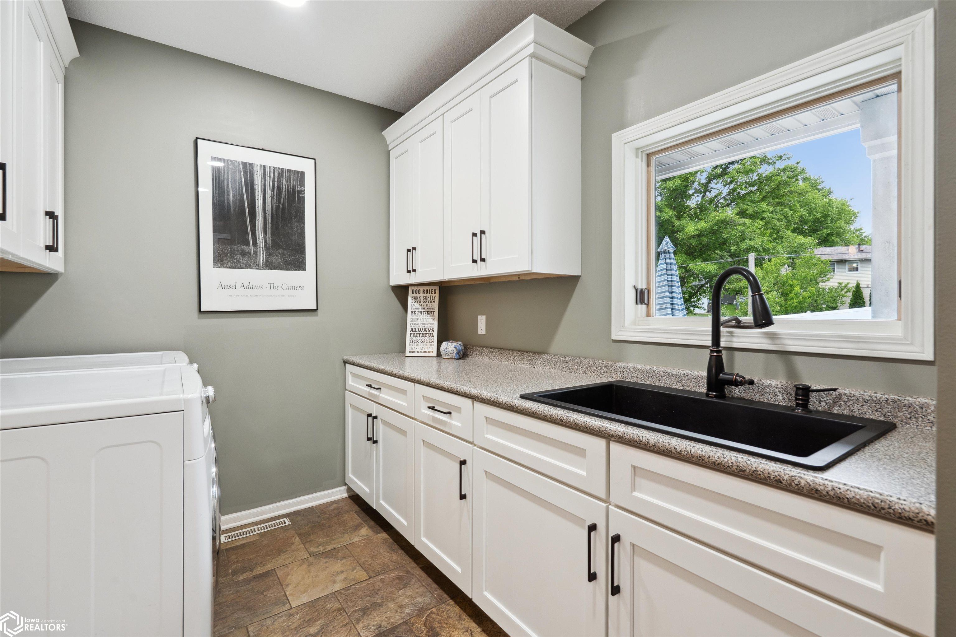 Marshalltown, Iowa, 50158, United States, 4 Bedrooms Bedrooms, ,4 BathroomsBathrooms,Residential,For Sale,1980517