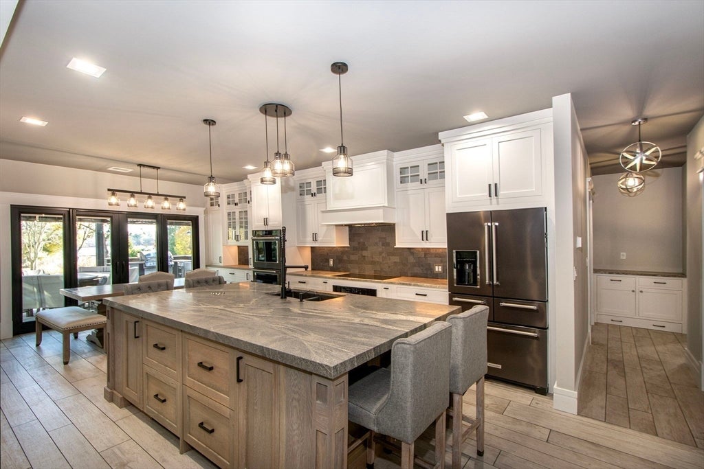 Carver, Massachusetts, 02330, United States, 5 Bedrooms Bedrooms, ,6 BathroomsBathrooms,Residential,For Sale,2005561