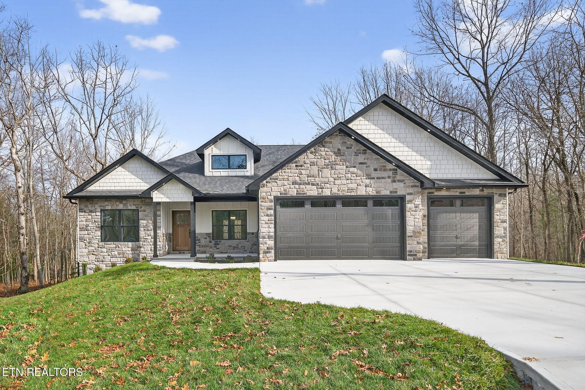 Crossville, Tennessee, 38558, United States, 3 Bedrooms Bedrooms, ,2 BathroomsBathrooms,Residential,For Sale,1989855