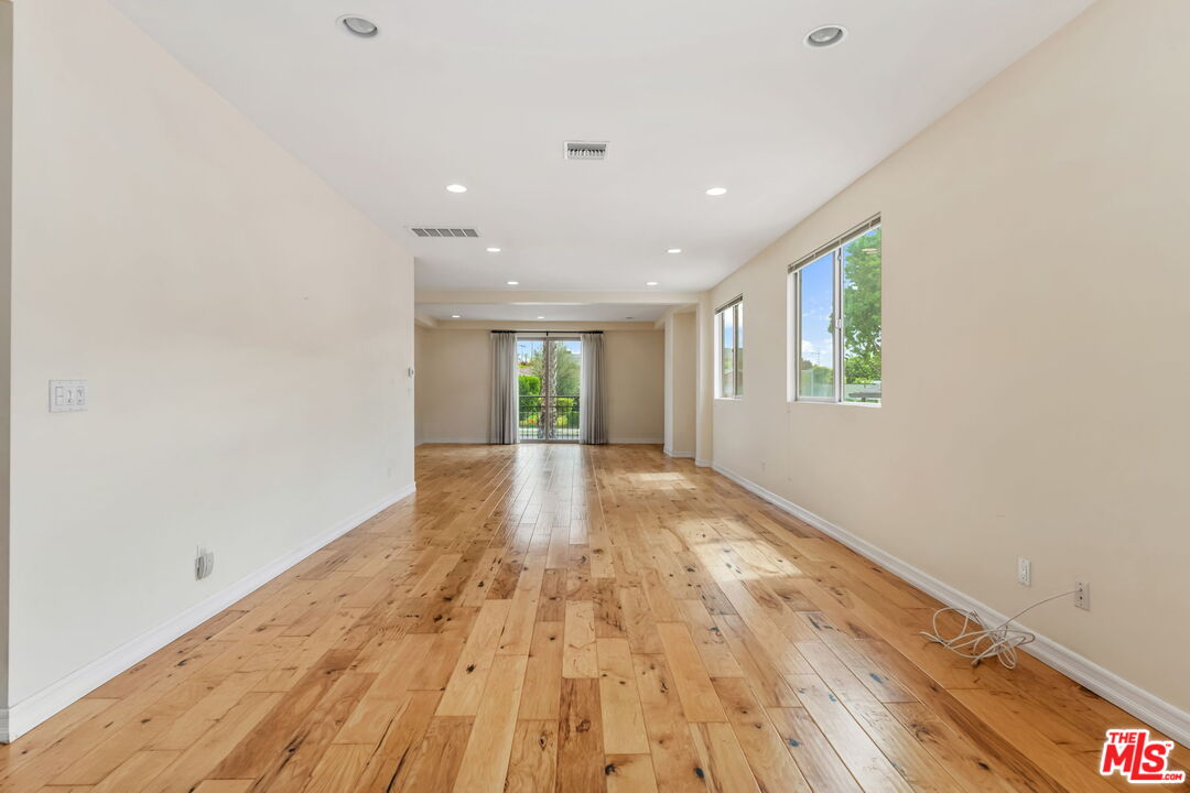 Los Angeles, California, 90025, United States, 6 Bedrooms Bedrooms, ,Residential,For Sale,1932013