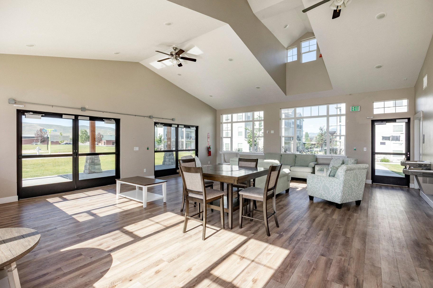  Heber City 3-Bed Condo  Rare Rental Status + Mountain Views - 物件實景