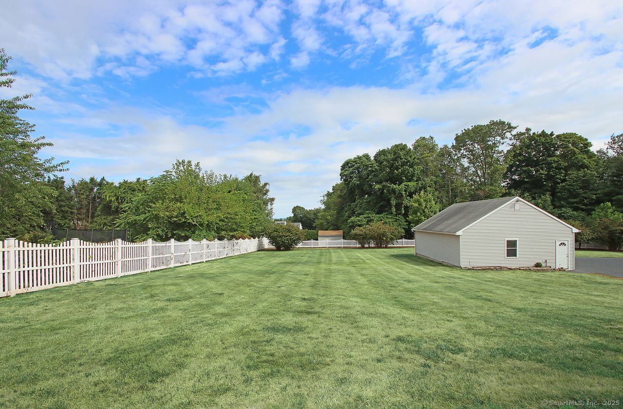 North Haven, Connecticut, 06473, United States, 3 Bedrooms Bedrooms, ,2 BathroomsBathrooms,Residential,For Sale,1926268