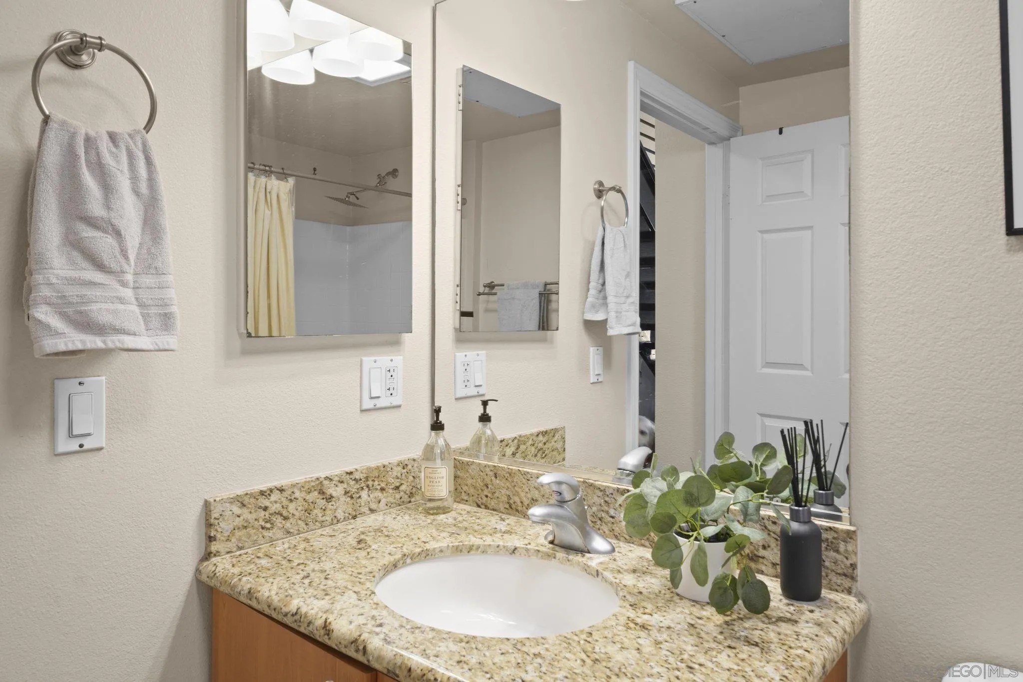 San Diego, California, 92101, United States, 1 Bedroom Bedrooms, ,1 BathroomBathrooms,Residential,For Sale,1951251