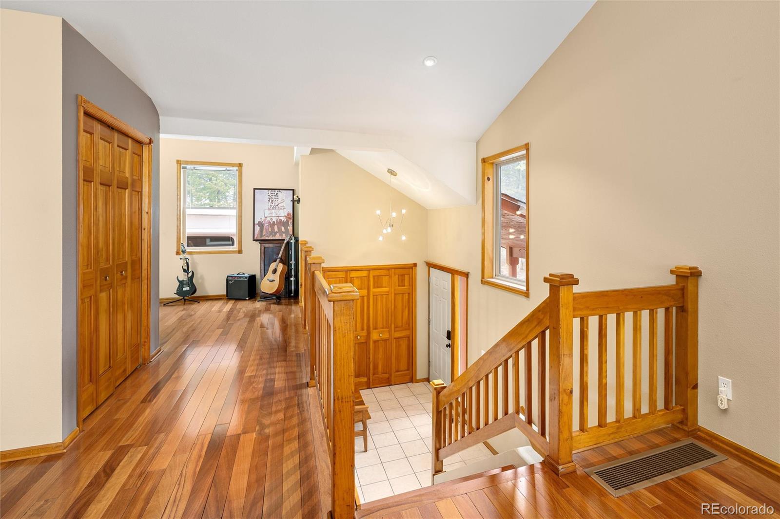 Conifer, Colorado, 80433, United States, 4 Bedrooms Bedrooms, ,3 BathroomsBathrooms,Residential,For Sale,1850389