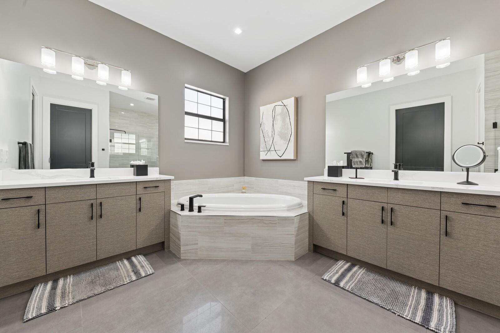 West Palm Beach, Florida, 33401, United States, 3 Bedrooms Bedrooms, ,4 BathroomsBathrooms,Residential,For Sale,1745907