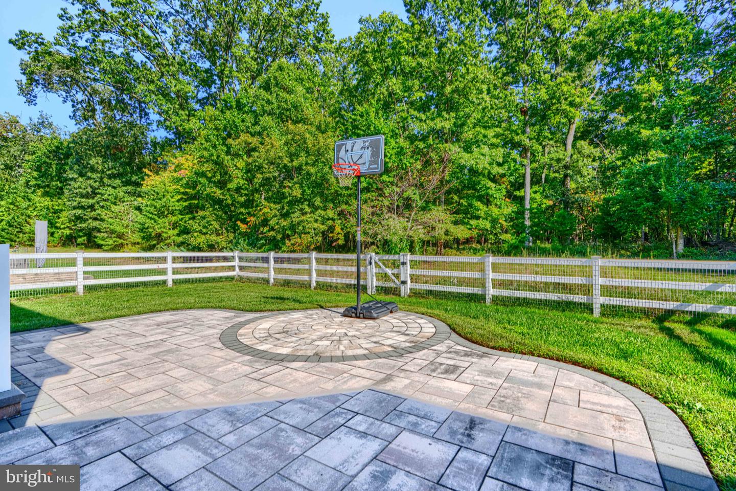 Glen Burnie, Maryland, 21060, United States, 4 Bedrooms Bedrooms, ,4 BathroomsBathrooms,Residential,For Sale,1983515