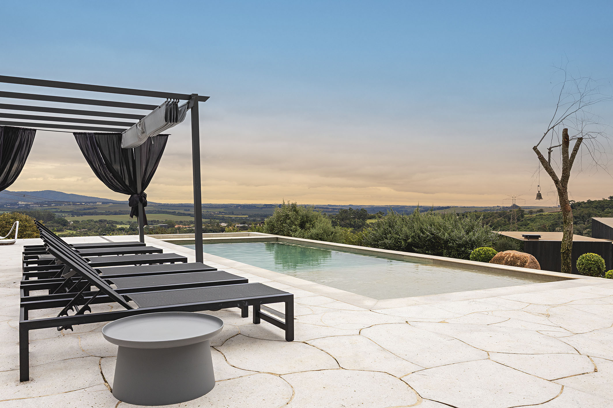  French-Inspired Residence on an Expansive Estate at Fazenda Boa Vista - 物件實景