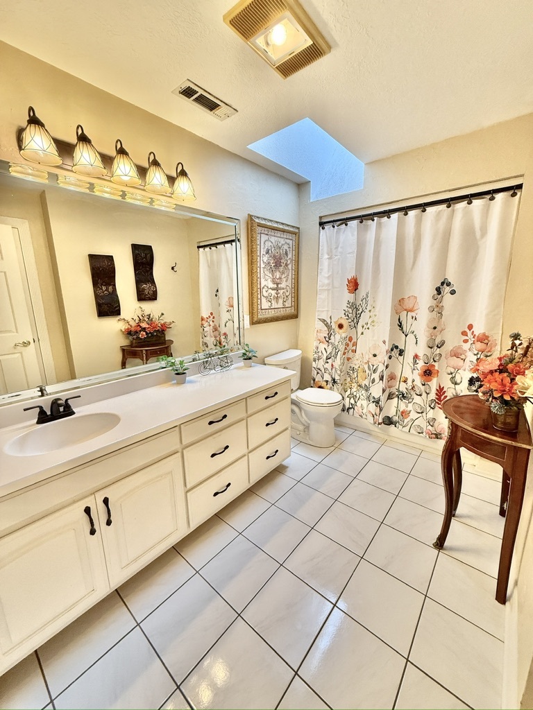 Union City, Tennessee, 38261, United States, 5 Bedrooms Bedrooms, ,6 BathroomsBathrooms,Residential,For Sale,1974158