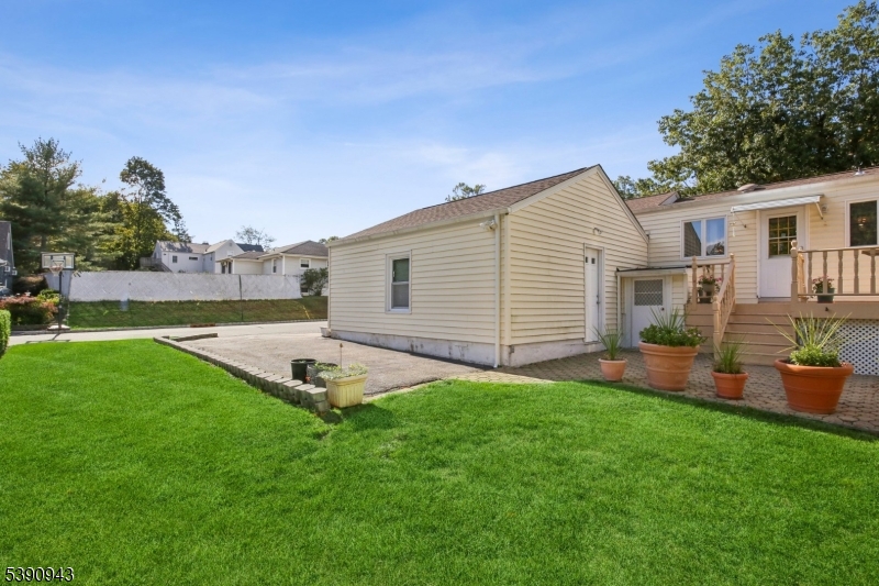 West Orange Twp., New Jersey, 07052, United States, 2 Bedrooms Bedrooms, ,2 BathroomsBathrooms,Residential,For Sale,1969241