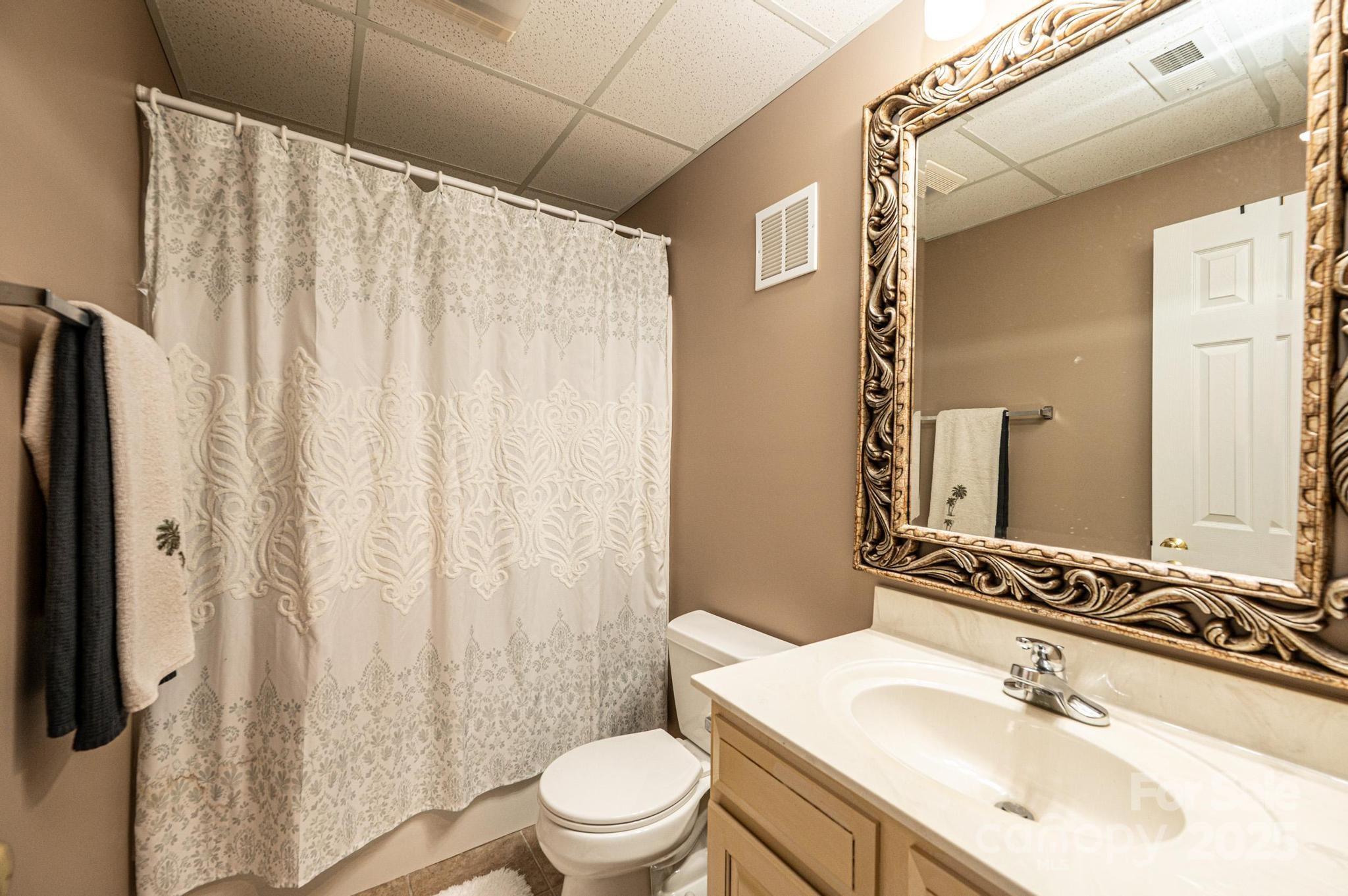 Hickory, North Carolina, 28601, United States, 5 Bedrooms Bedrooms, ,5 BathroomsBathrooms,Residential,For Sale,1758743
