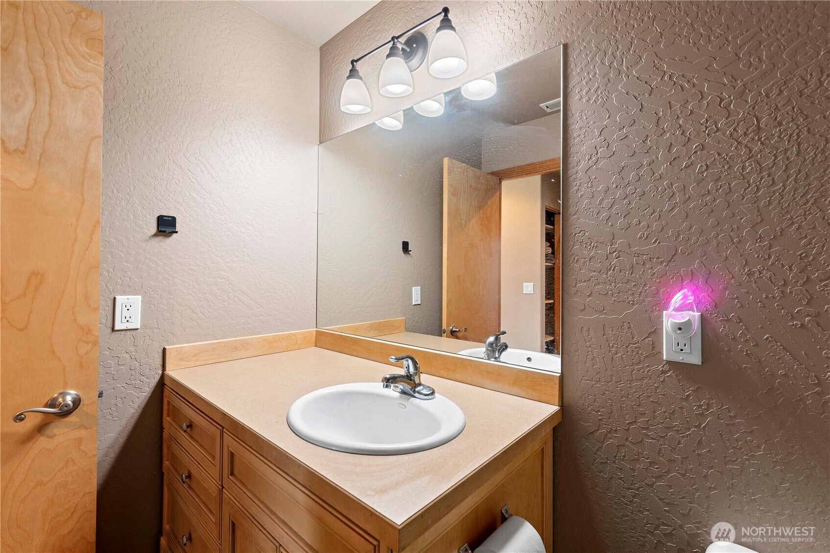 East Wenatchee, Washington, 98802, United States, 3 Bedrooms Bedrooms, ,3 BathroomsBathrooms,Residential,For Sale,1805668