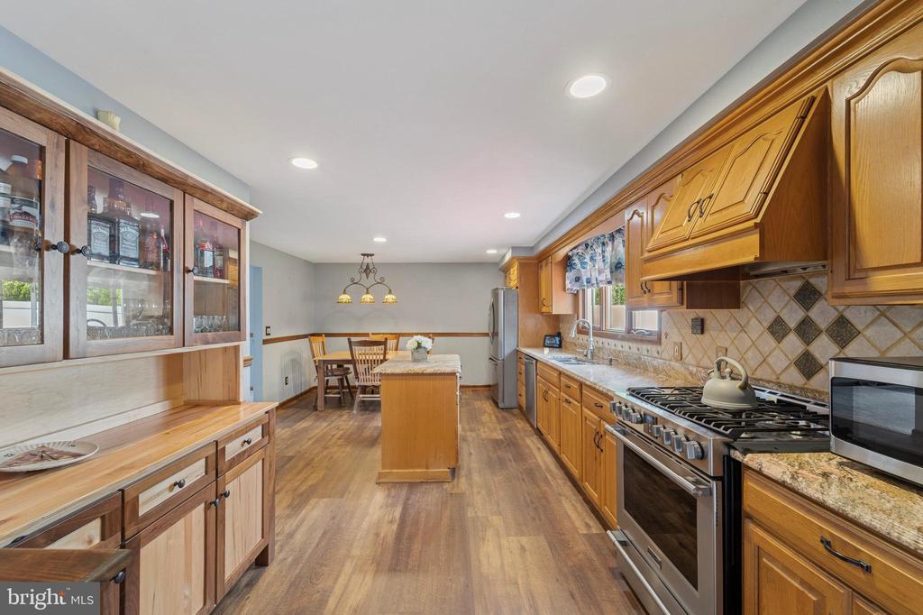 Hamilton, New Jersey, 08610, United States, 4 Bedrooms Bedrooms, ,3 BathroomsBathrooms,Residential,For Sale,1935134