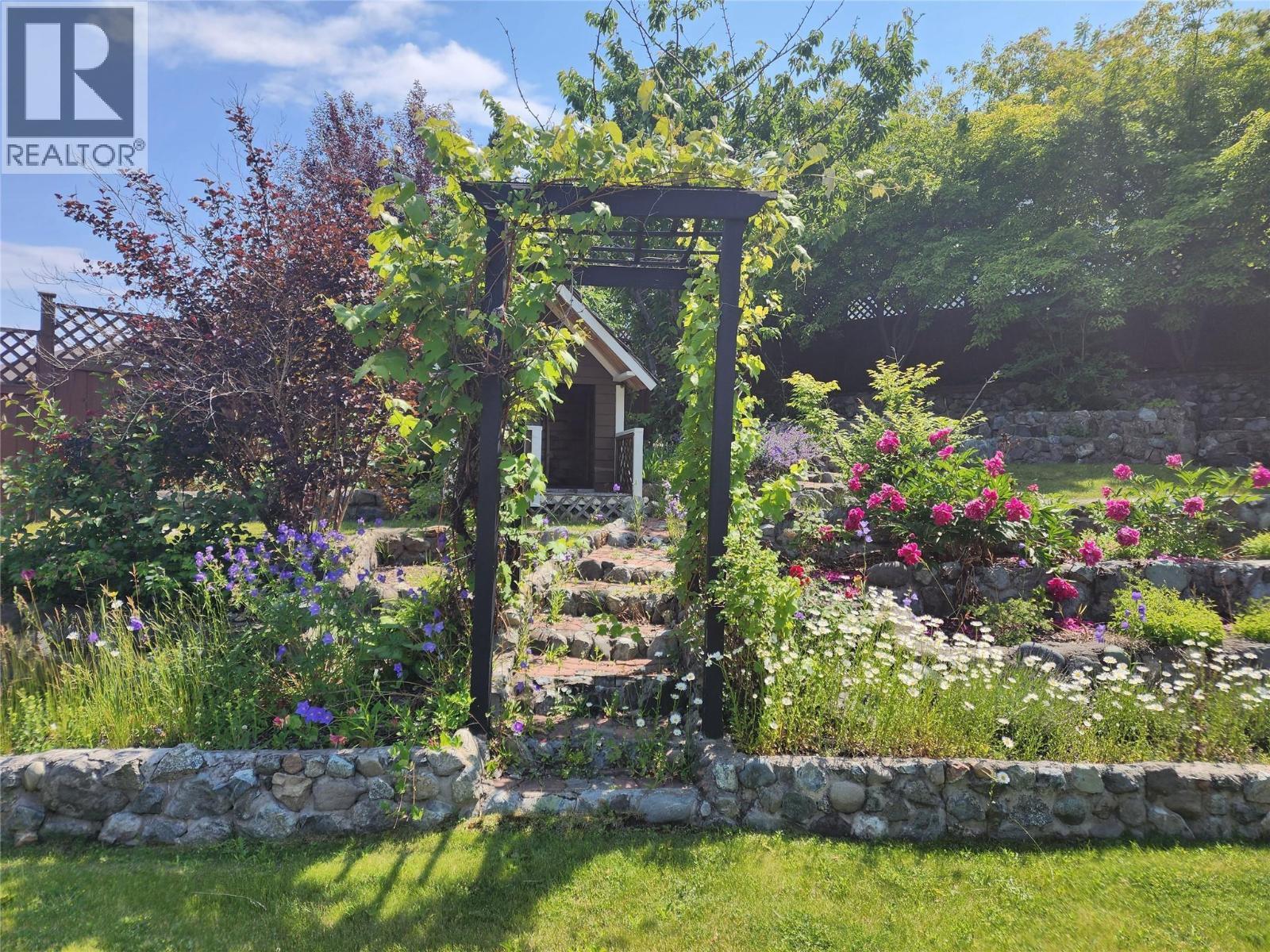 KAMLOOPS, British Columbia, V1S 1X9, CA, 4 Bedrooms Bedrooms, ,2 BathroomsBathrooms,Residential,For Sale,1950307