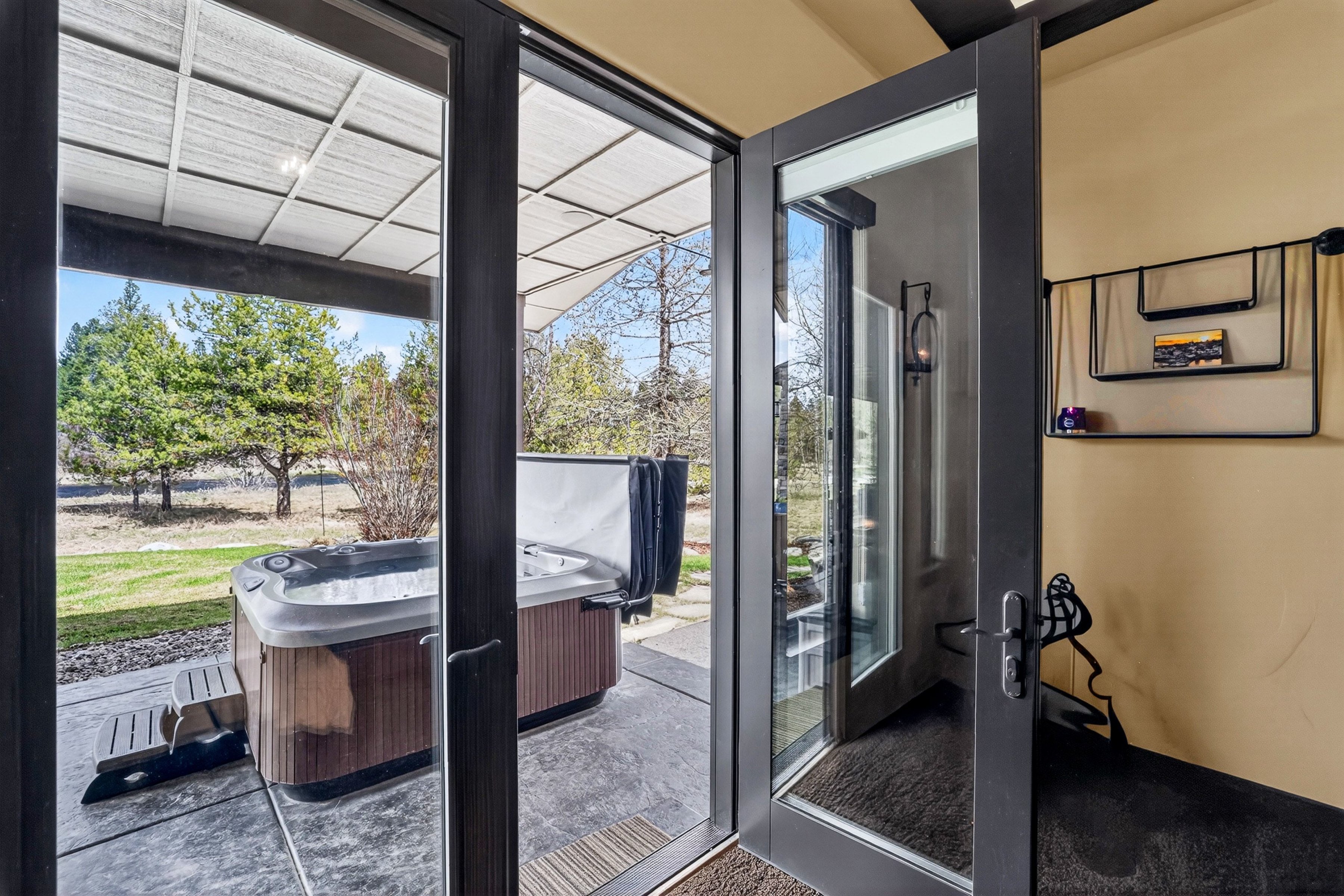  Stunning Home with Payette River Frontage on 2.66 Acres in McCall, Idaho - 物件實景
