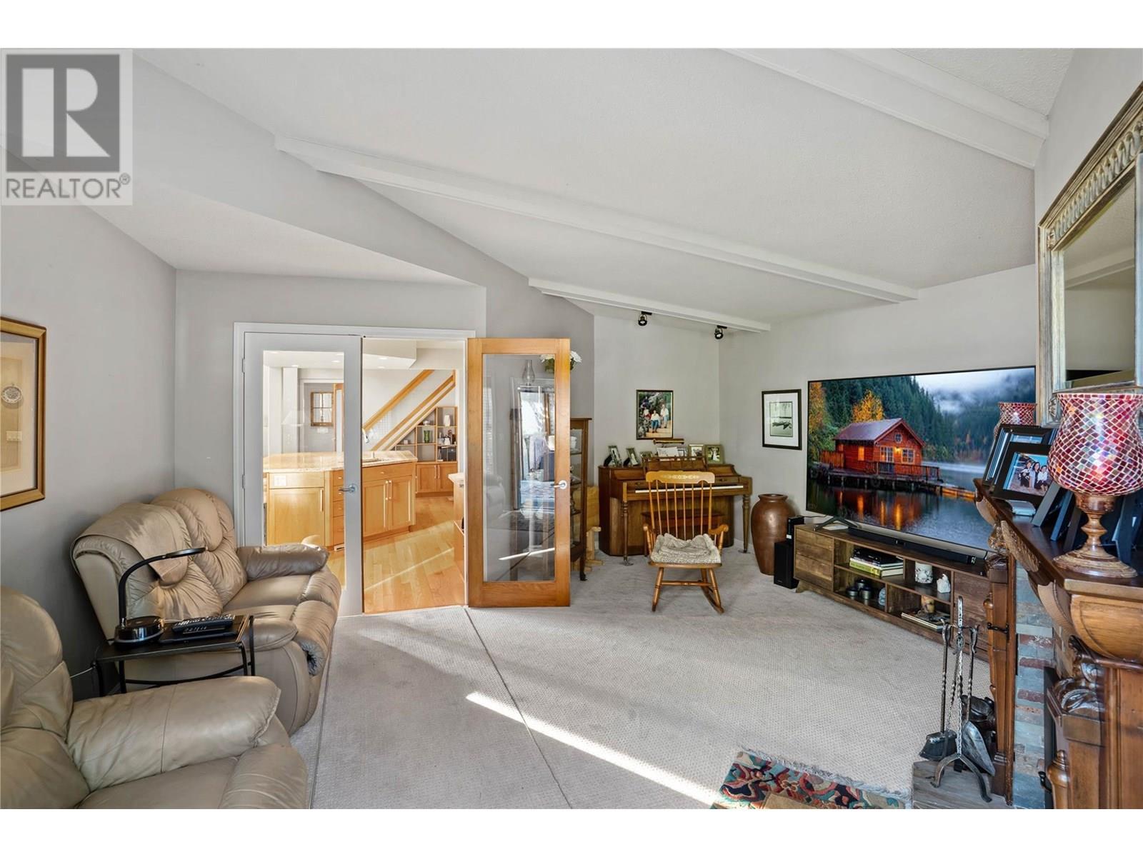 KELOWNA, British Columbia, V1V 2C3, CA, 5 Bedrooms Bedrooms, ,2 BathroomsBathrooms,Residential,For Sale,1911113