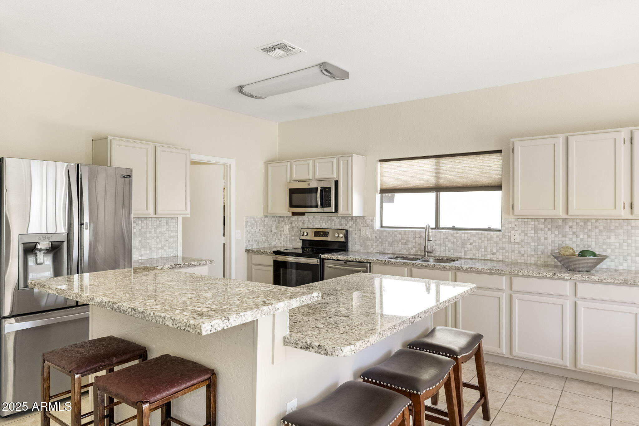 Phoenix, Arizona, 85042, United States, 5 Bedrooms Bedrooms, ,Residential,For Sale,1957752