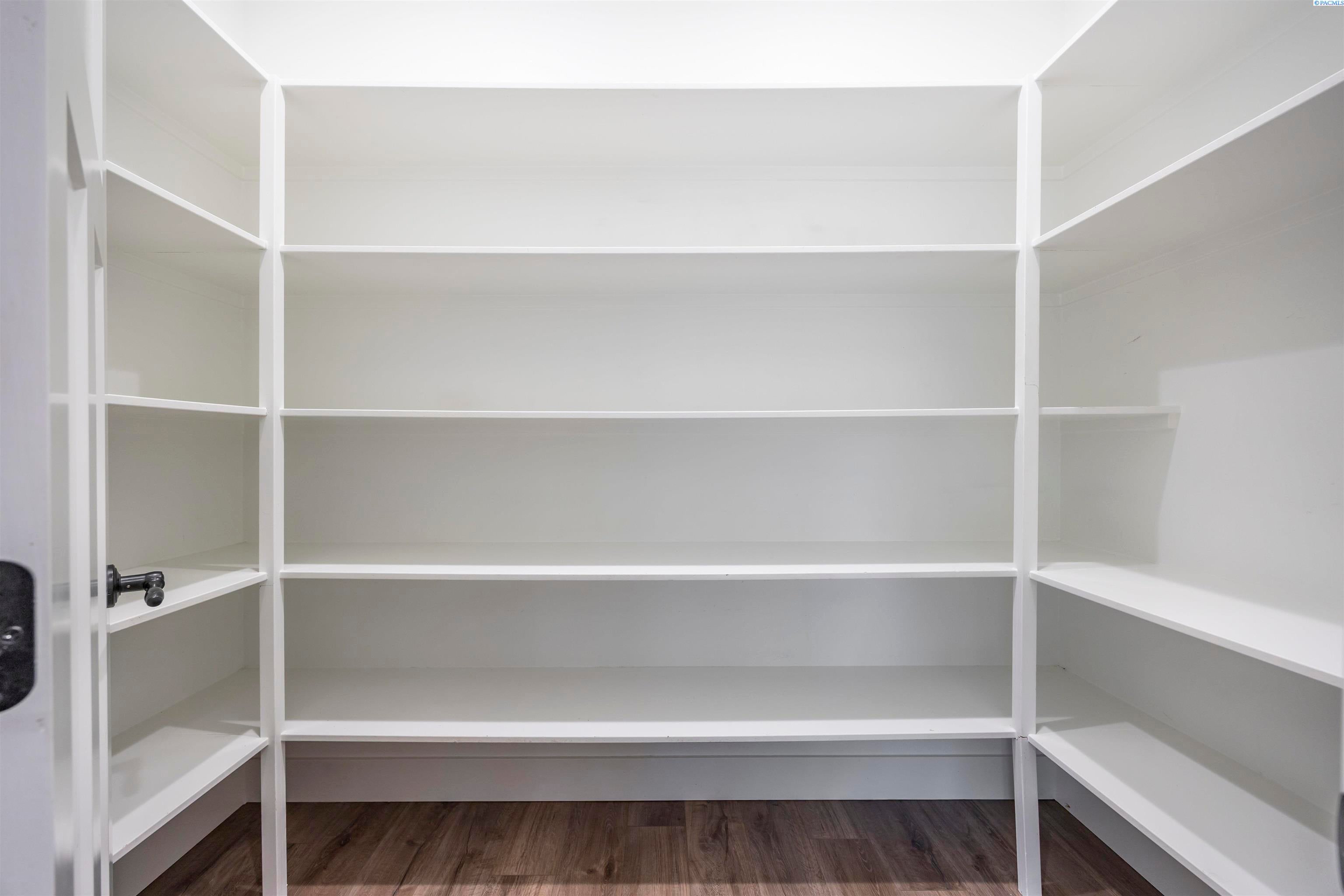 Grandview, Washington, 98930, United States, 5 Bedrooms Bedrooms, ,3 BathroomsBathrooms,Residential,For Sale,1988632