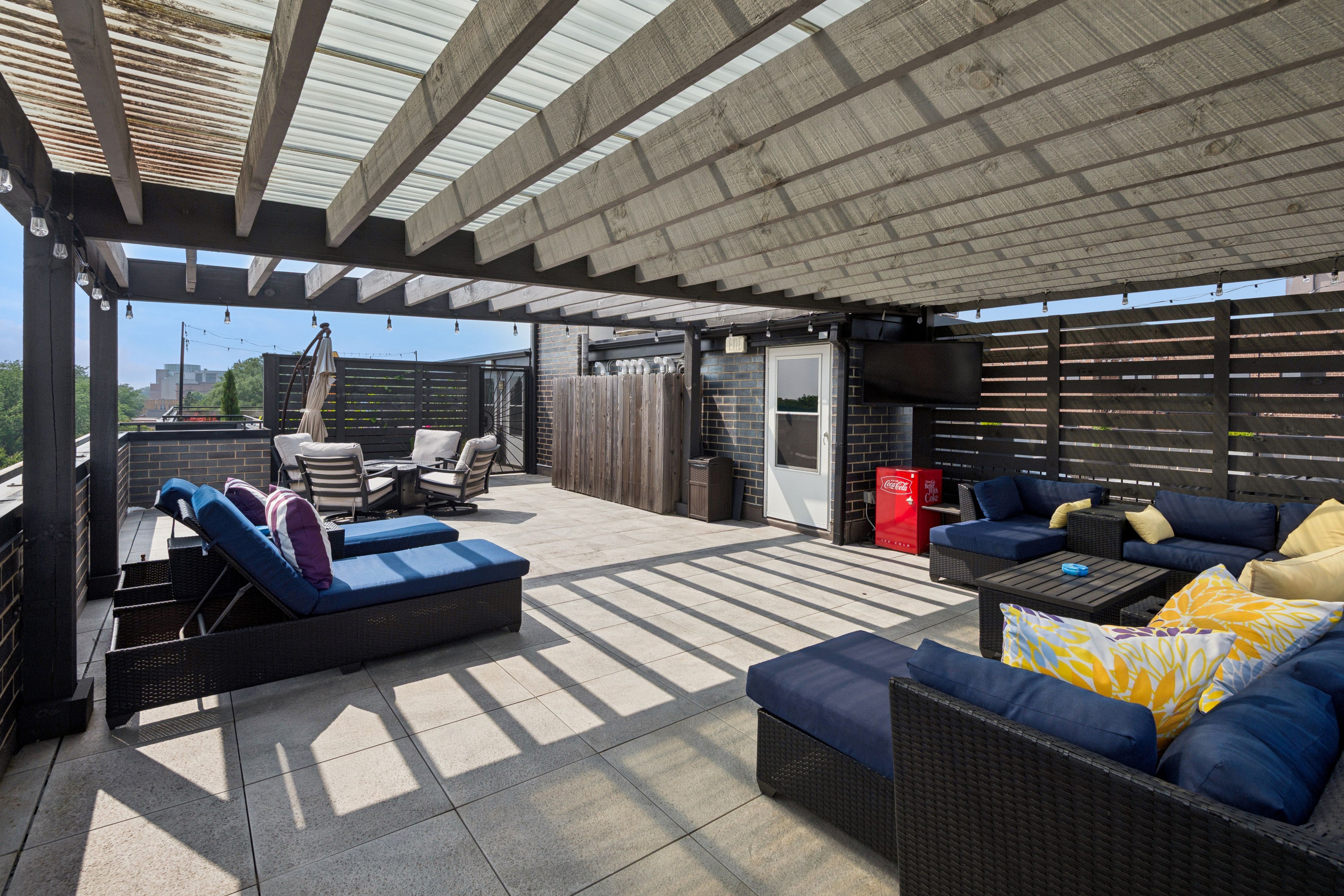  Move-In-Ready Penthouse With Exceptional Indoor-Outdoor Living - 物件實景