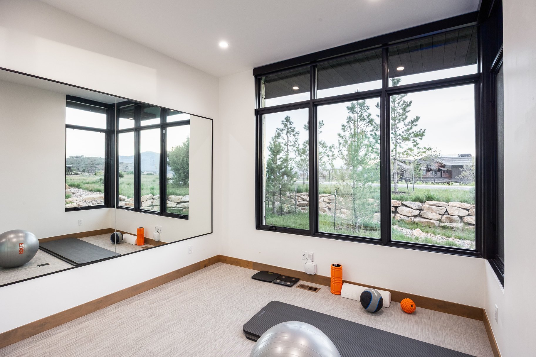  New Mountain Contemporary Home on Rare Double Lot with Timp Views - 物件實景