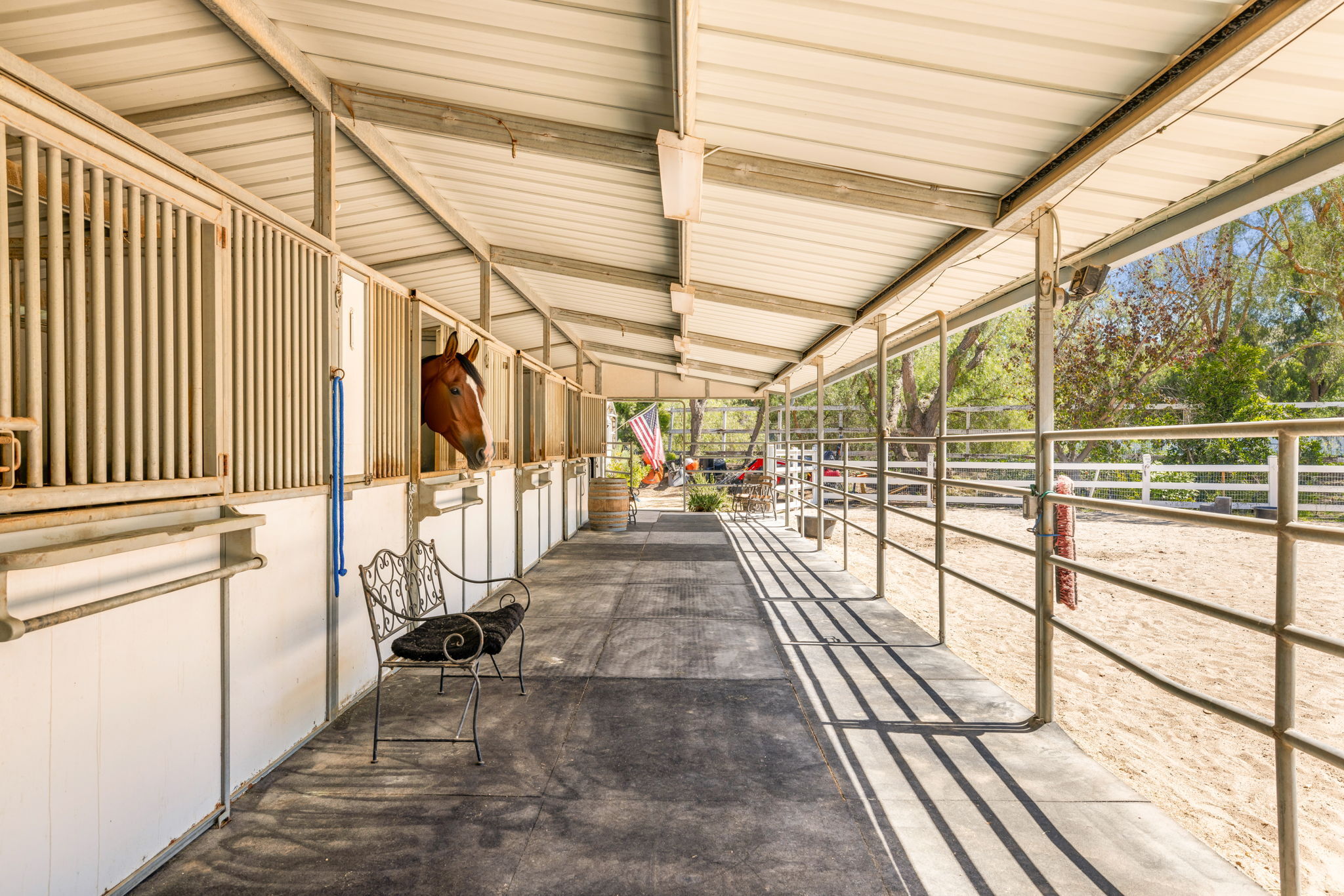  2390 Glenside Lane - 物件實景