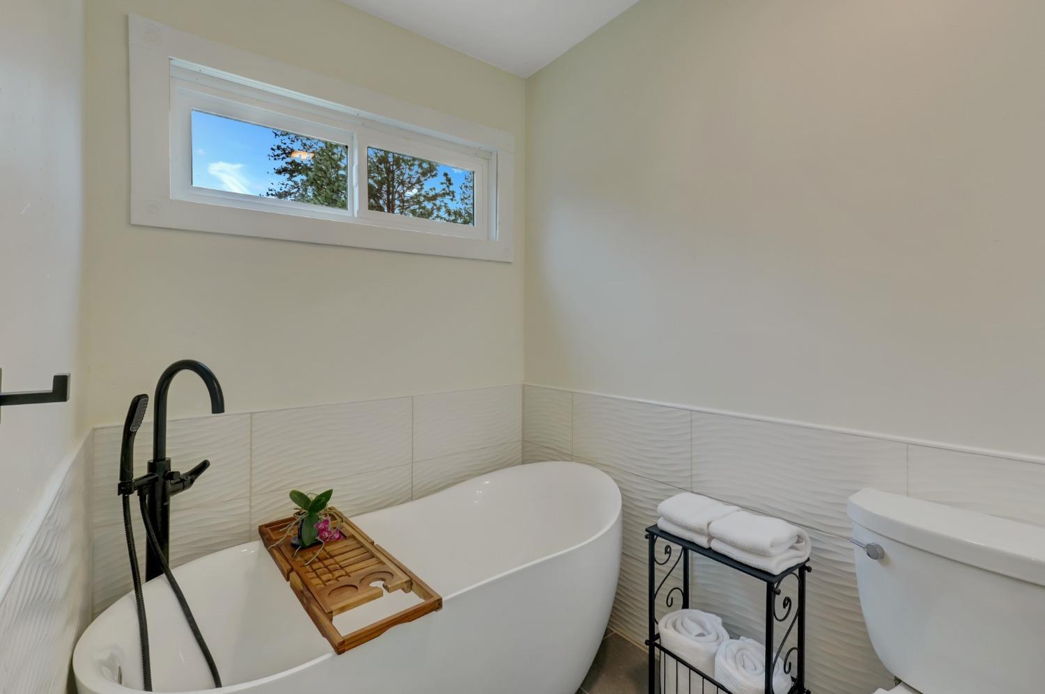 Nevada City, California, 95959, United States, 3 Bedrooms Bedrooms, ,2 BathroomsBathrooms,Residential,For Sale,1766144