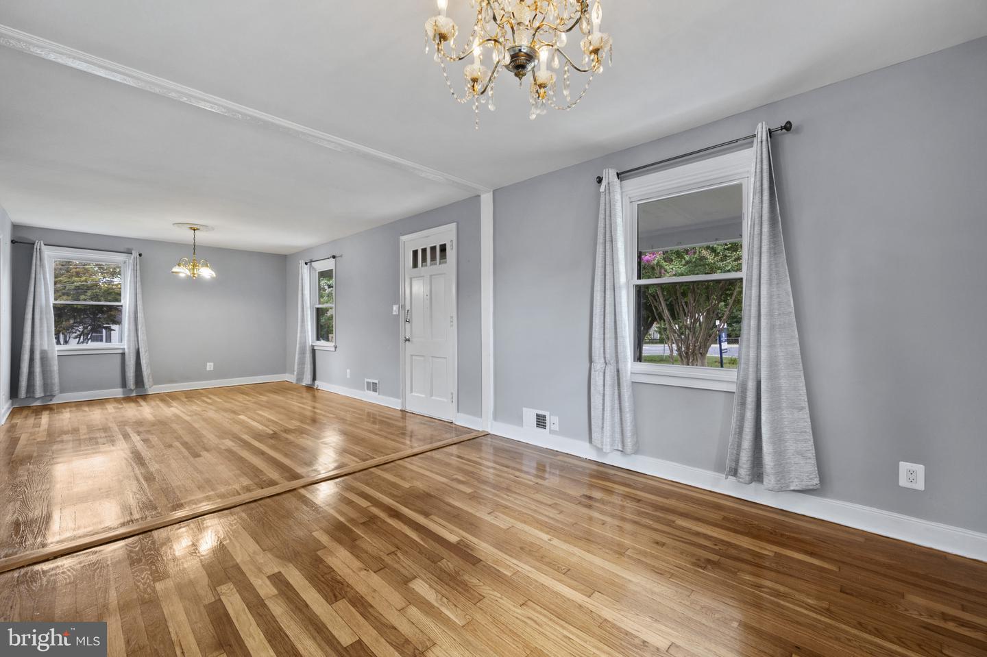 Silver Spring, Maryland, 20902, United States, 4 Bedrooms Bedrooms, ,3 BathroomsBathrooms,Residential,For Sale,1933511