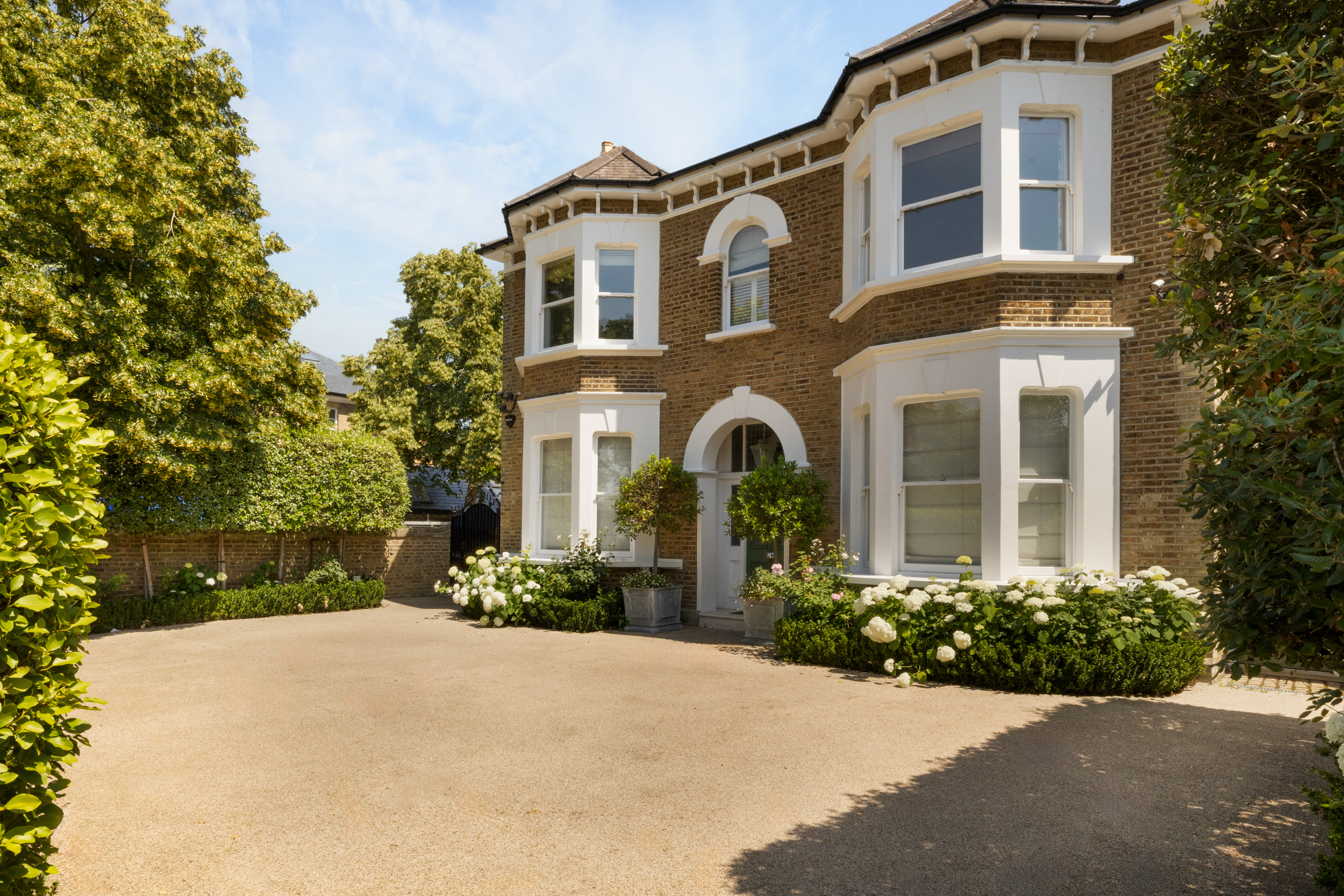  A Striking Double-Fronted Victorian Residence - 物件實景