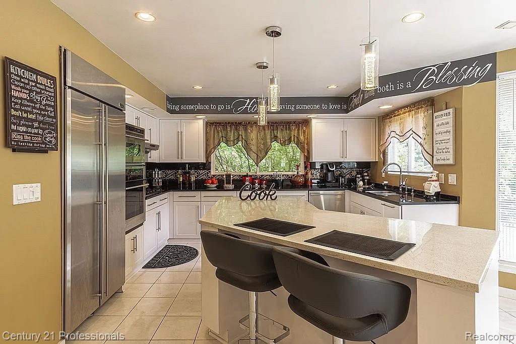 OrchardLake, Michigan, 48323, United States, 5 Bedrooms Bedrooms, ,5 BathroomsBathrooms,Residential,For Sale,1980200