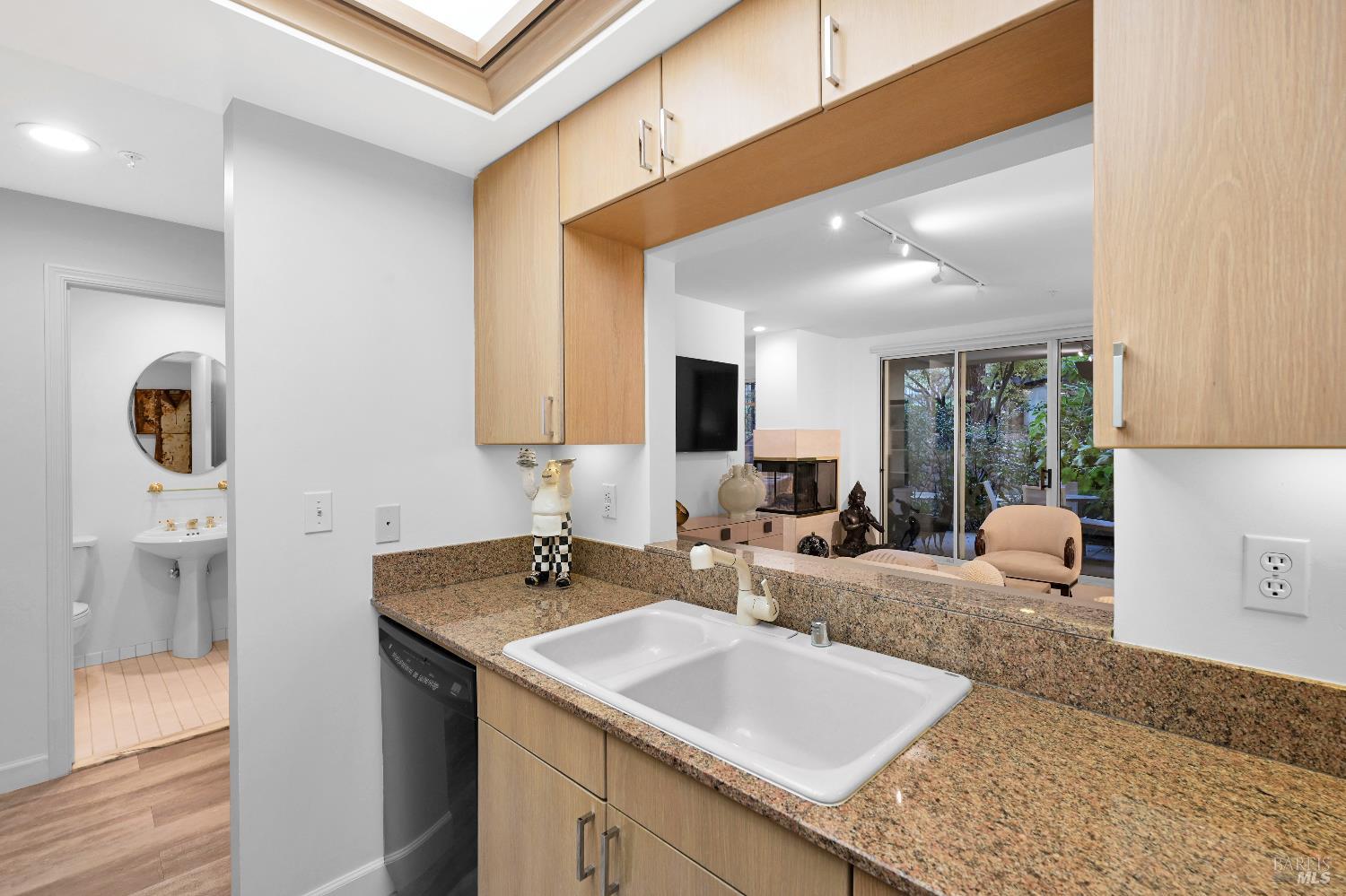 San Rafael, California, 94903, United States, 1 Bedroom Bedrooms, ,2 BathroomsBathrooms,Residential,For Sale,2003098