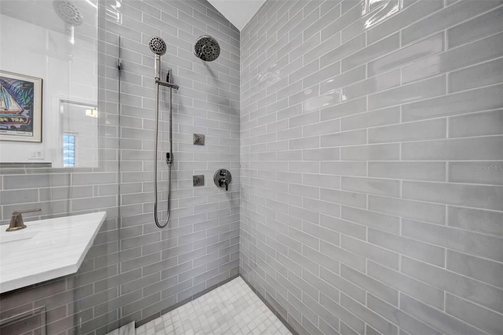 St Petersburg, Florida, 33704, United States, 2 Bedrooms Bedrooms, ,2 BathroomsBathrooms,Residential,For Sale,1897453