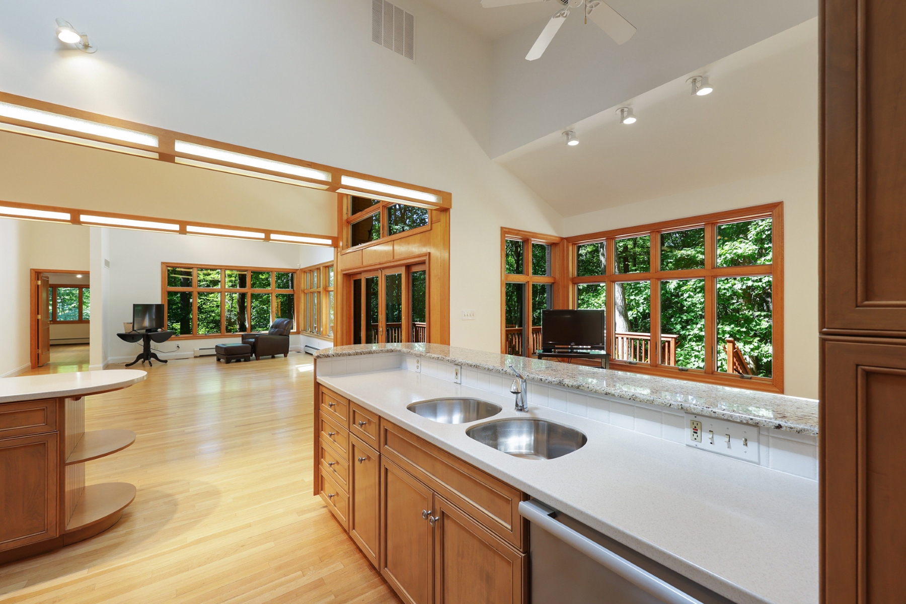 Custom Home Offers Space Versatility and Refined Comfort - 物件實景