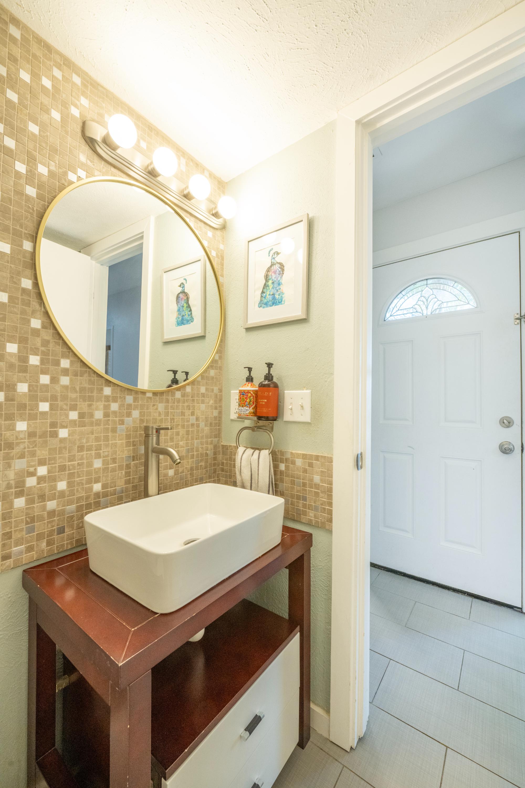  Comfort, Convenience, and Charm—Beautiful 3-Bedroom Townhome - 物件實景
