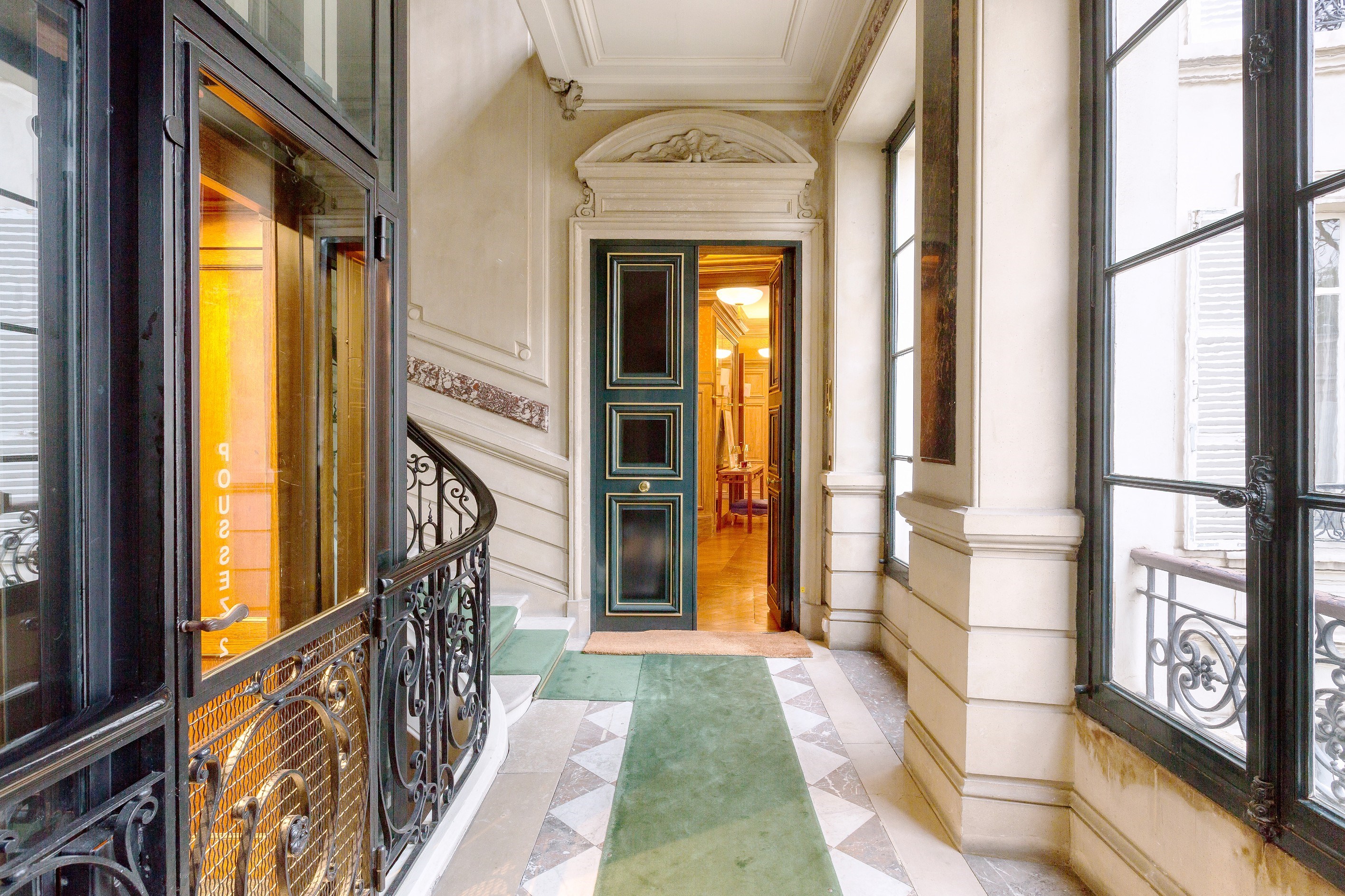  Paris VIII- Beautiful four-bedroom apartment - Palais de l
