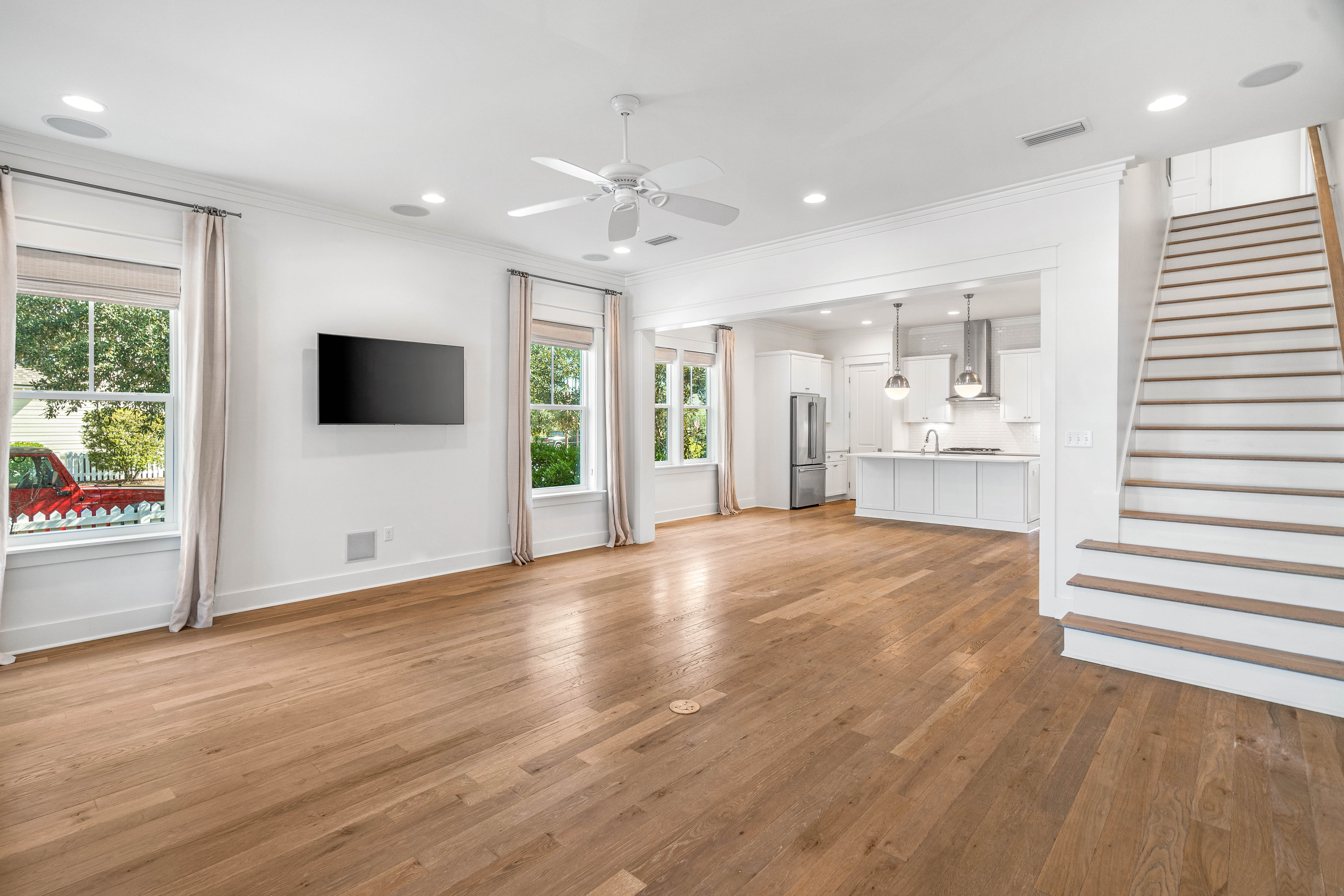  Beautifully Appointed Corner-Lot Home Steps from Village Commons Amenities - 物件實景