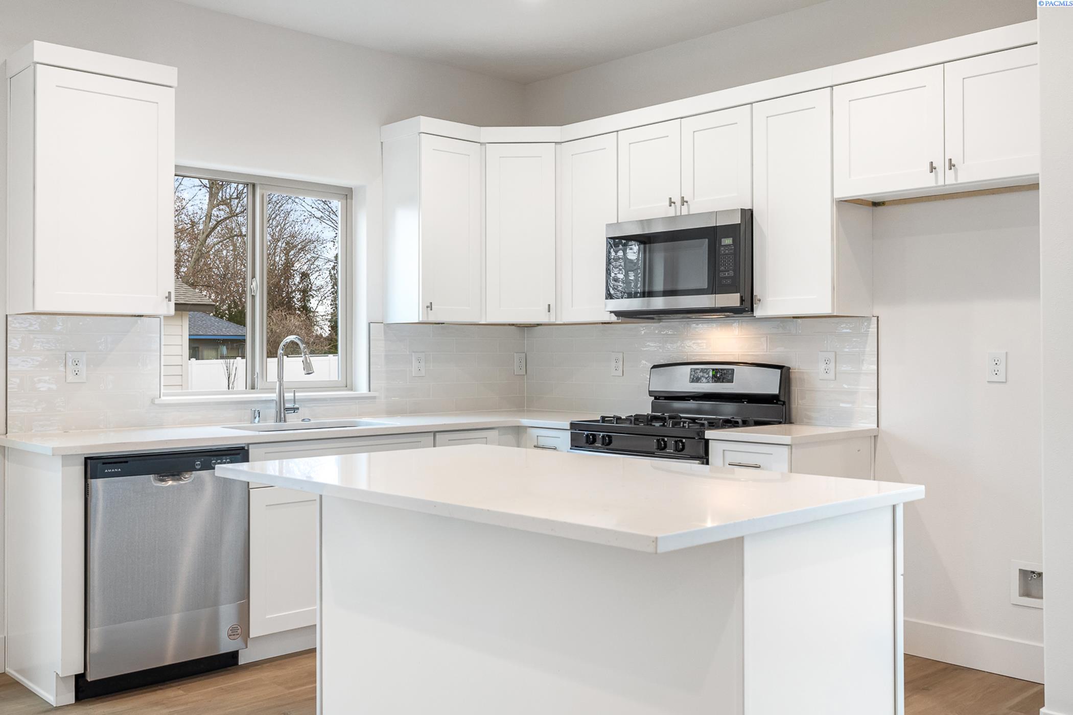 Kennewick, Washington, 99337, United States, 6 Bedrooms Bedrooms, ,Residential,For Sale,1787264