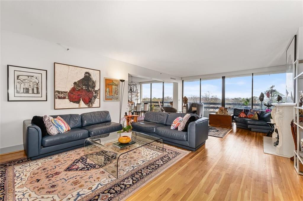 Atlanta, Georgia, 30305, United States, 2 Bedrooms Bedrooms, ,2 BathroomsBathrooms,Residential,For Sale,2002175