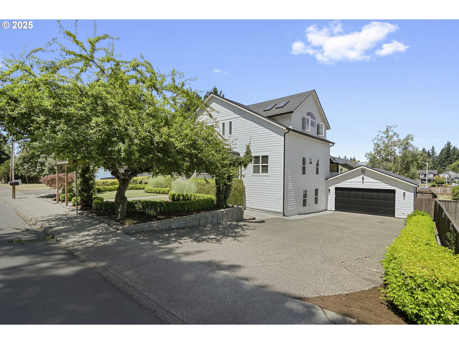 Vancouver, Washington, 98686, United States, 6 Bedrooms Bedrooms, ,3 BathroomsBathrooms,Residential,For Sale,1989368