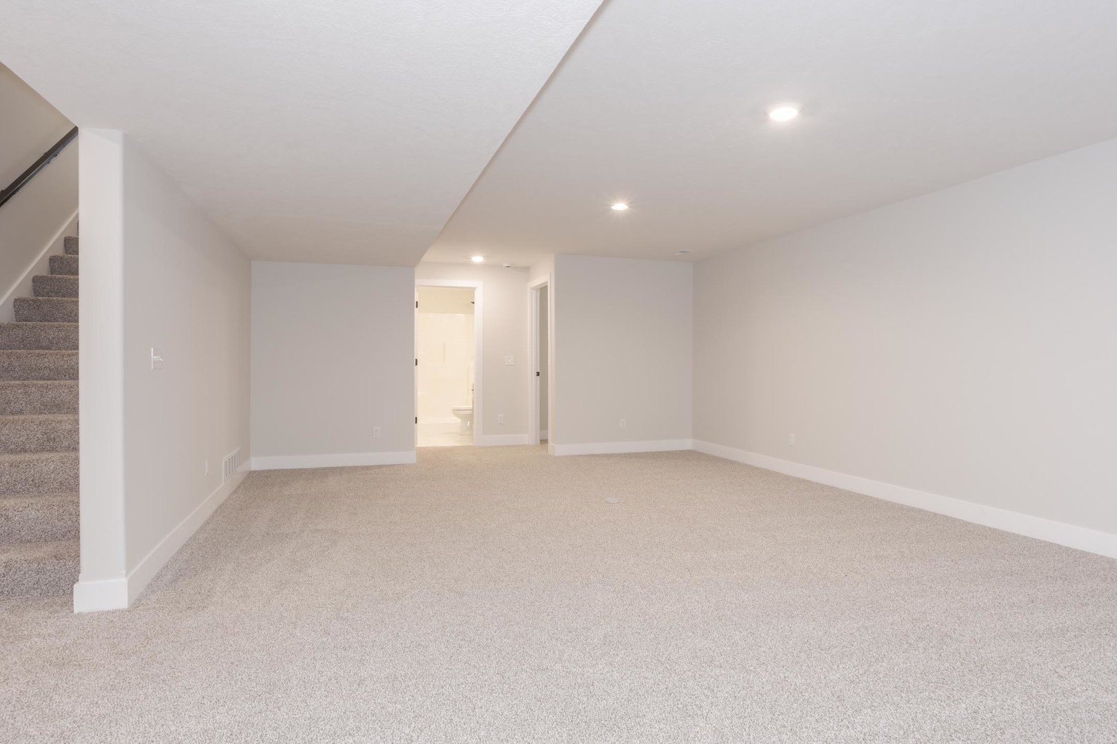 Bloomington, Illinois, 61705, United States, 5 Bedrooms Bedrooms, ,4 BathroomsBathrooms,Residential,For Sale,1926281