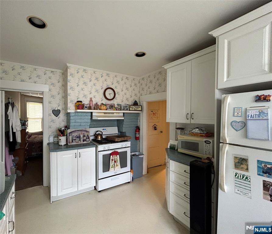 Hawthorne, New Jersey, 07506, United States, 2 Bedrooms Bedrooms, ,2 BathroomsBathrooms,Residential,For Sale,1903354
