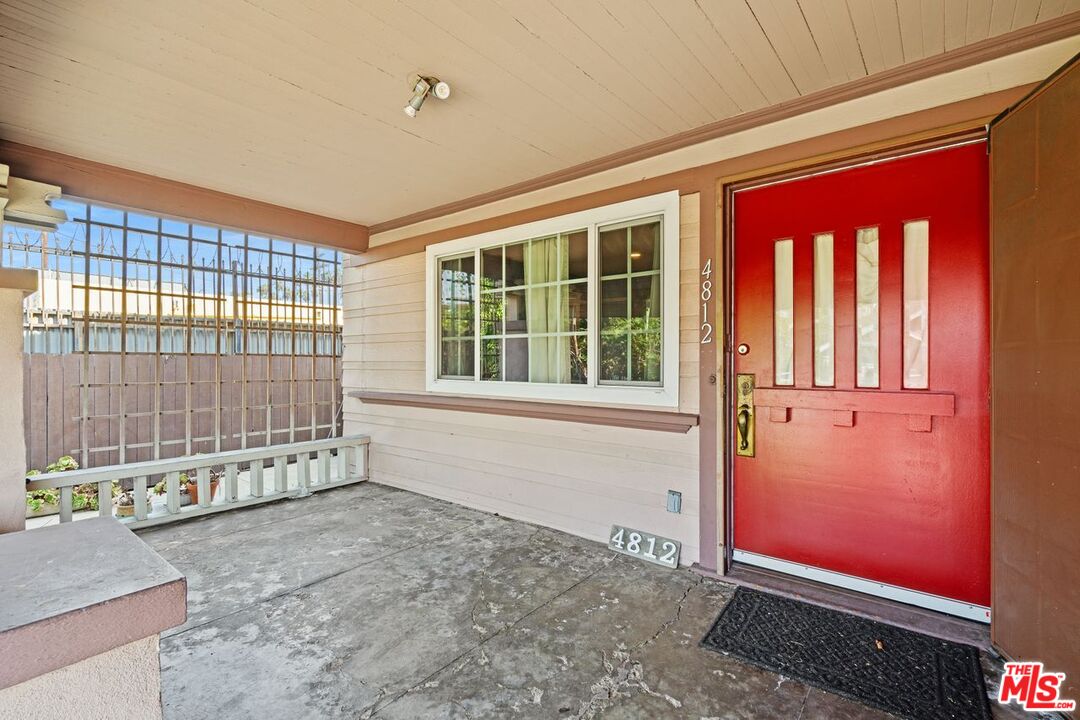 Los Angeles, California, 90043, United States, 3 Bedrooms Bedrooms, ,3 BathroomsBathrooms,Residential,For Sale,1818072