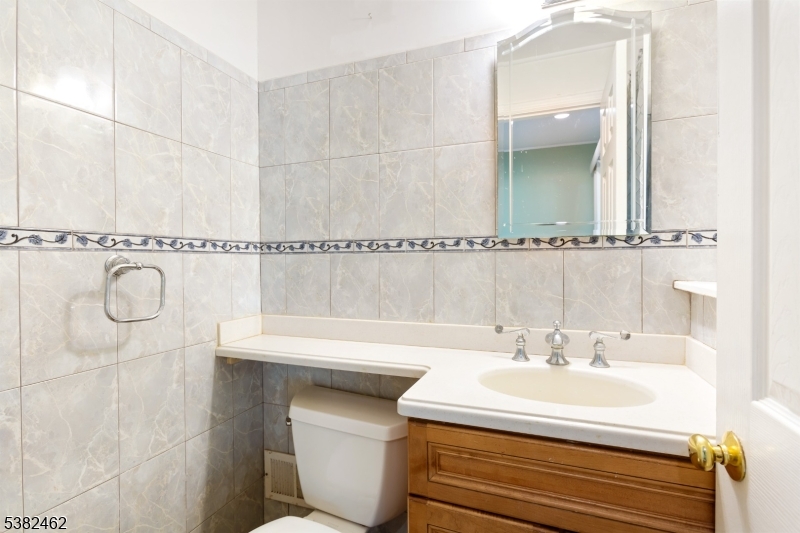 Rahway City, New Jersey, 07065, United States, 3 Bedrooms Bedrooms, ,3 BathroomsBathrooms,Residential,For Sale,1996239