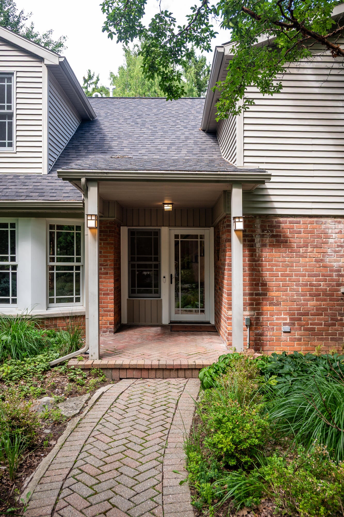 13 Mile Rd, Beverly Hills, MI 48025 #1