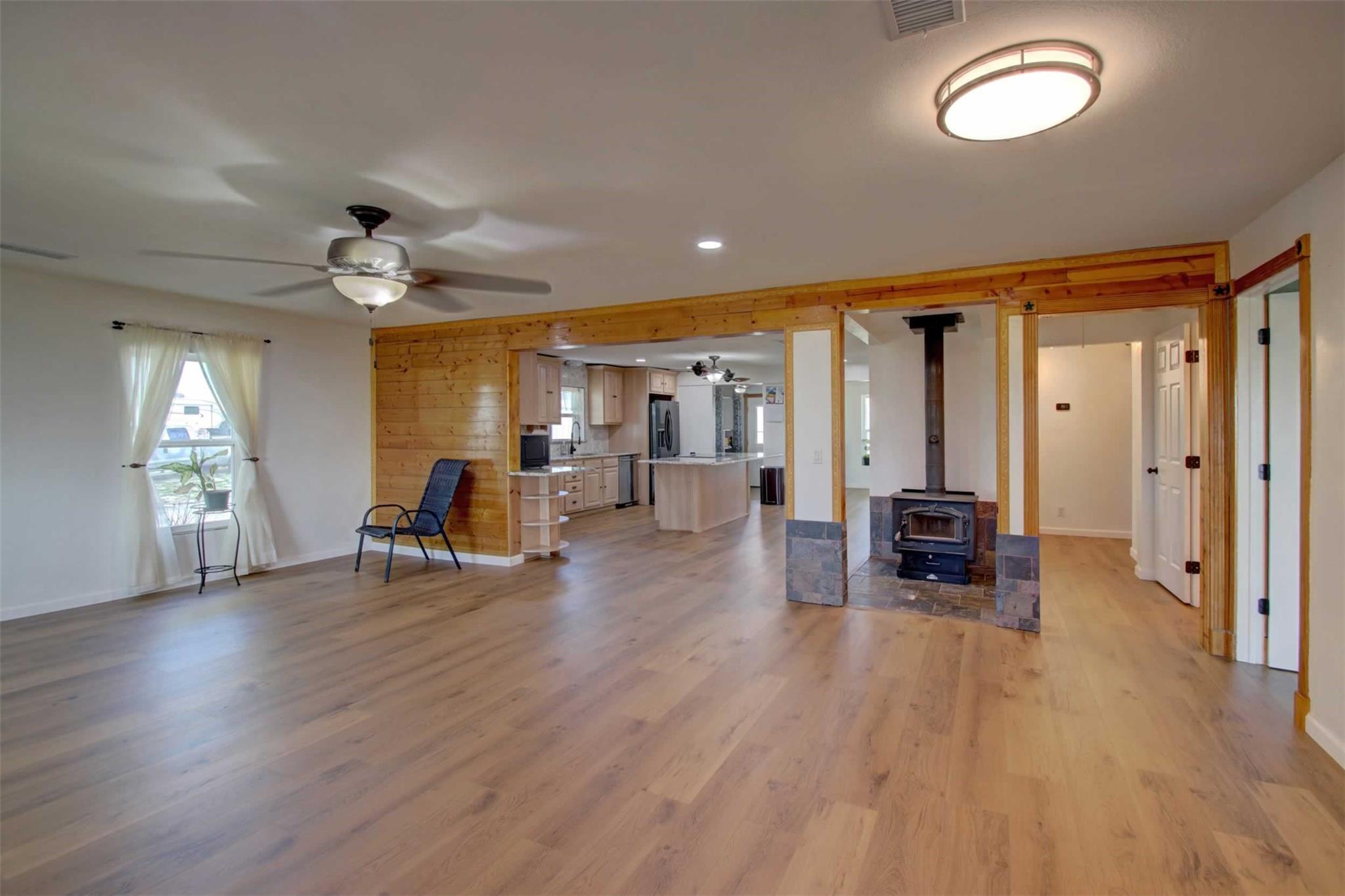 Springtown, Texas, 76082, United States, 3 Bedrooms Bedrooms, ,2 BathroomsBathrooms,Residential,For Sale,2029618