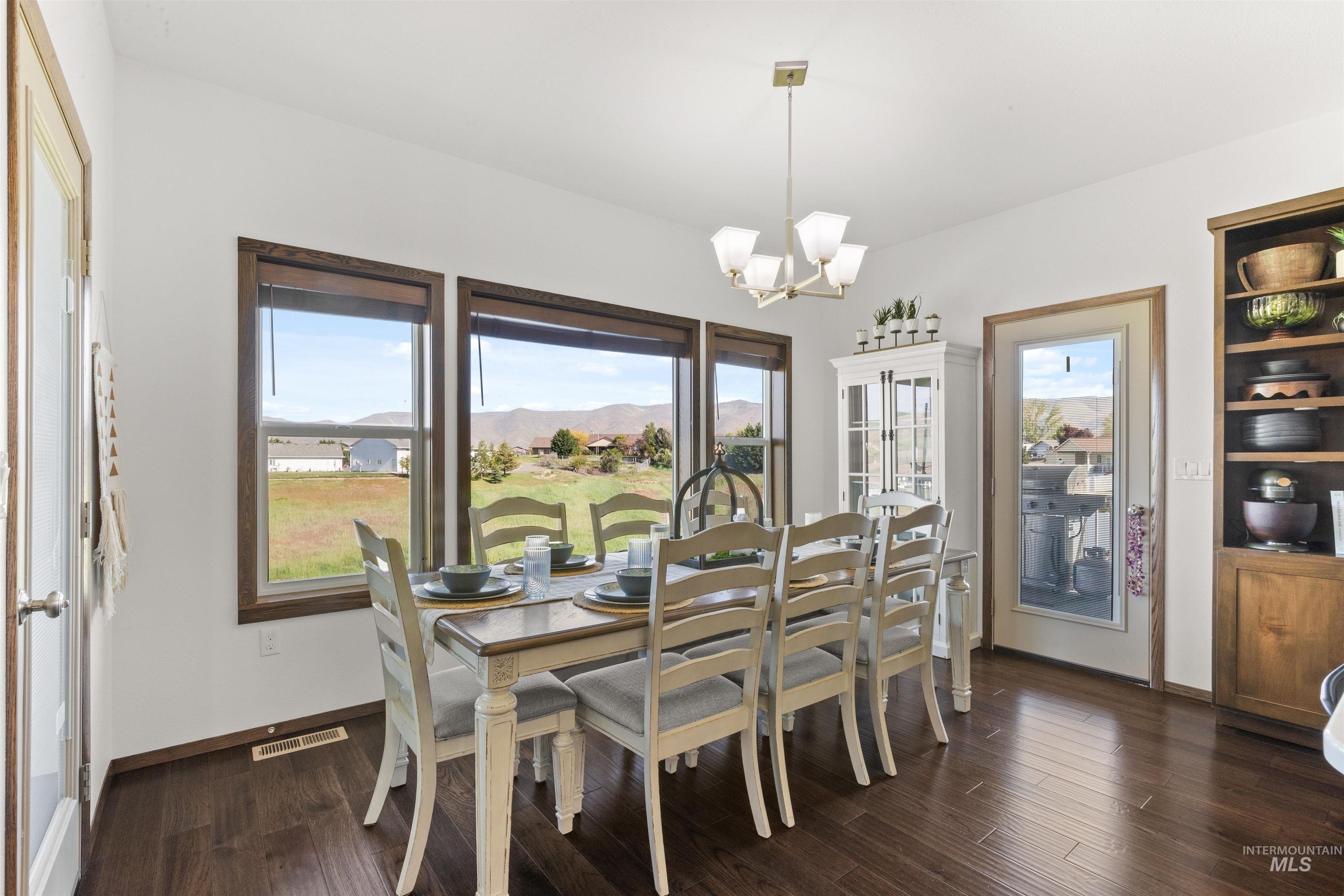 Clarkston, Washington, 99403, United States, 4 Bedrooms Bedrooms, ,3 BathroomsBathrooms,Residential,For Sale,1976590