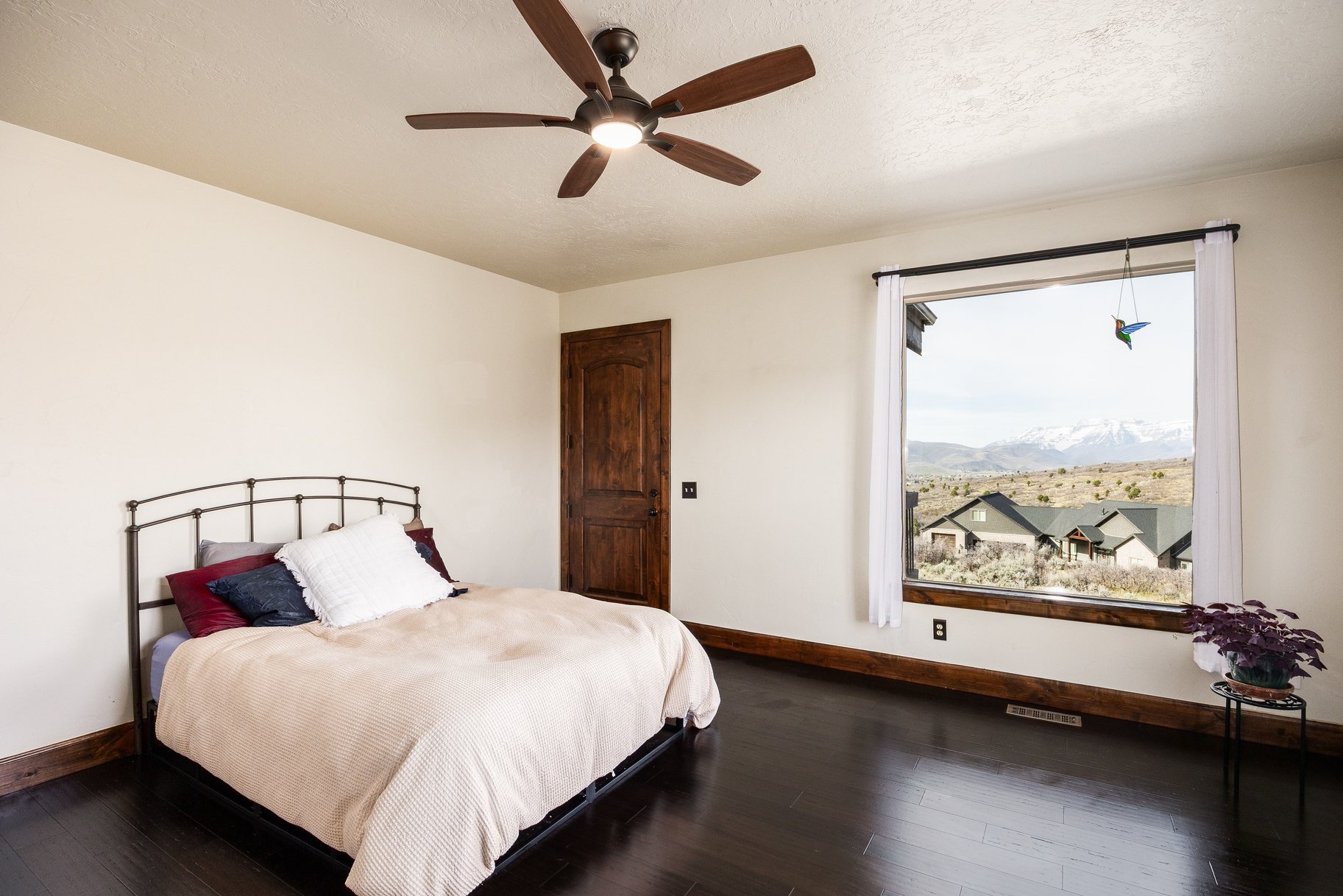  The Ultimate Multi-Generational Mountain Retreat Backing to 500 Acres of Open Sp - 物件實景